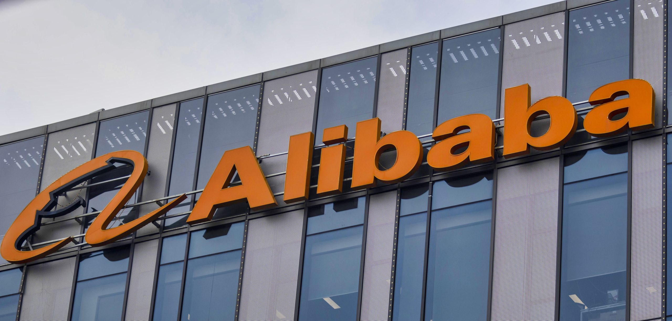 China multa ‘gigante’ do comércio online Alibaba em 2,33 mil milhões de euros