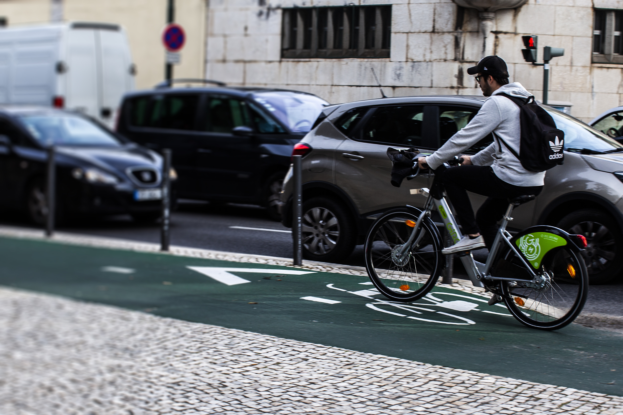 Conversão de estacionamento em Lisboa aplaudida por ciclistas e criticada pelo ACP