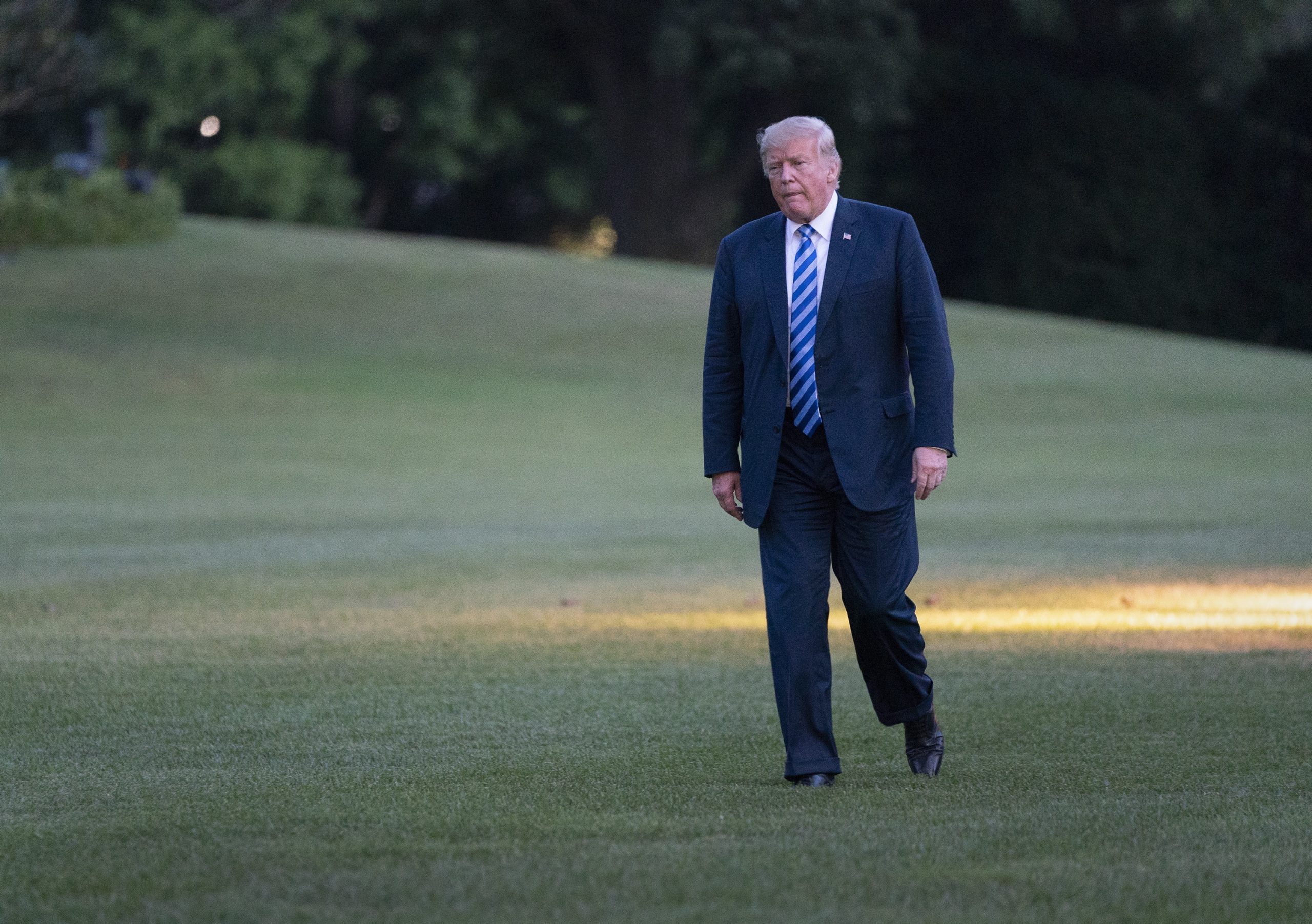 Donald Trump sai em defesa de Alex Jones