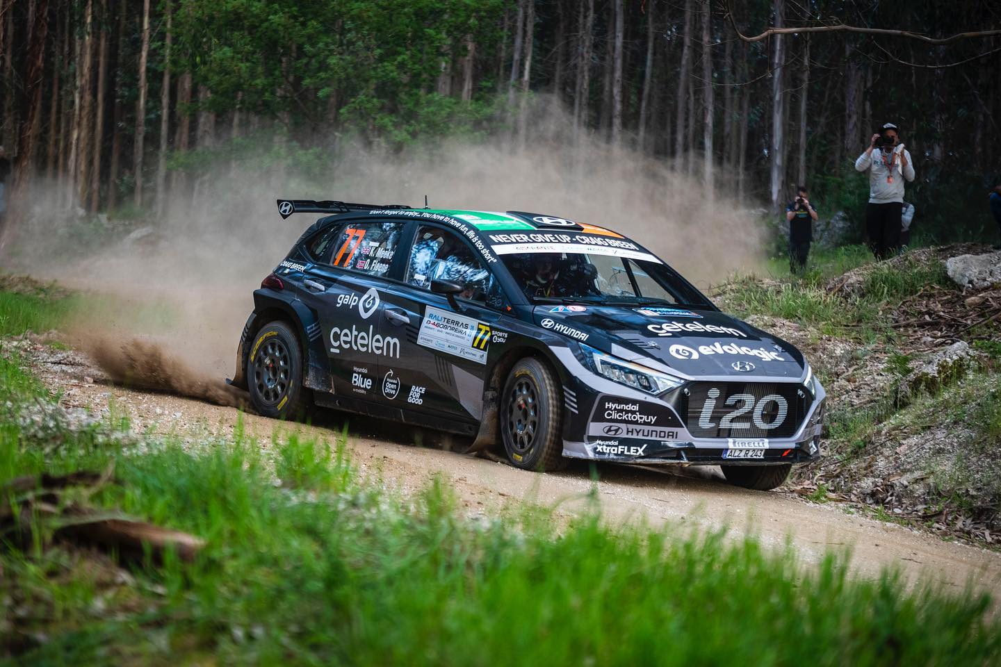 Kris Meeke triunfa no Rali Terras D’Aboboreira, dedicando vitória a Craig Breen