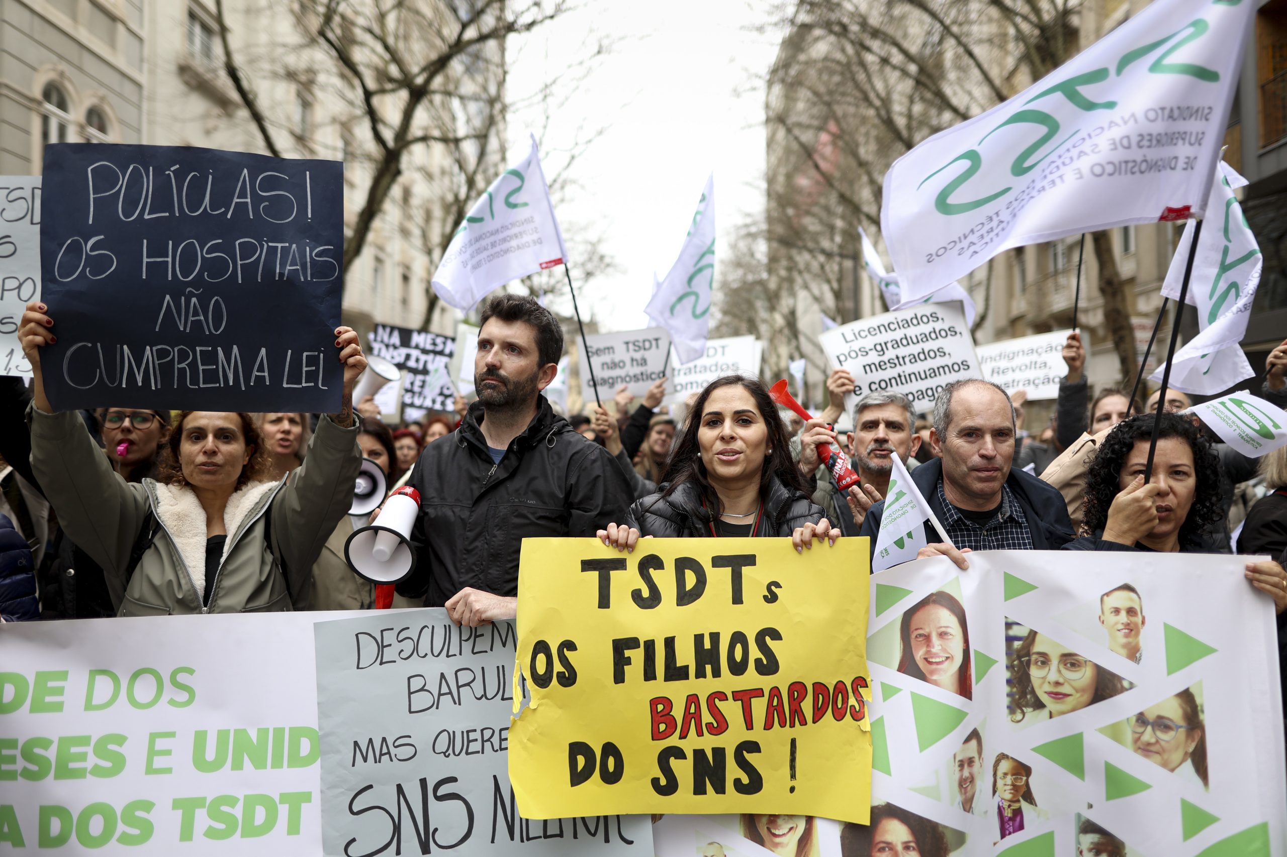 Mais de uma centena de técnicos de diagnóstico e terapêutica exigem “justiça e equidade”