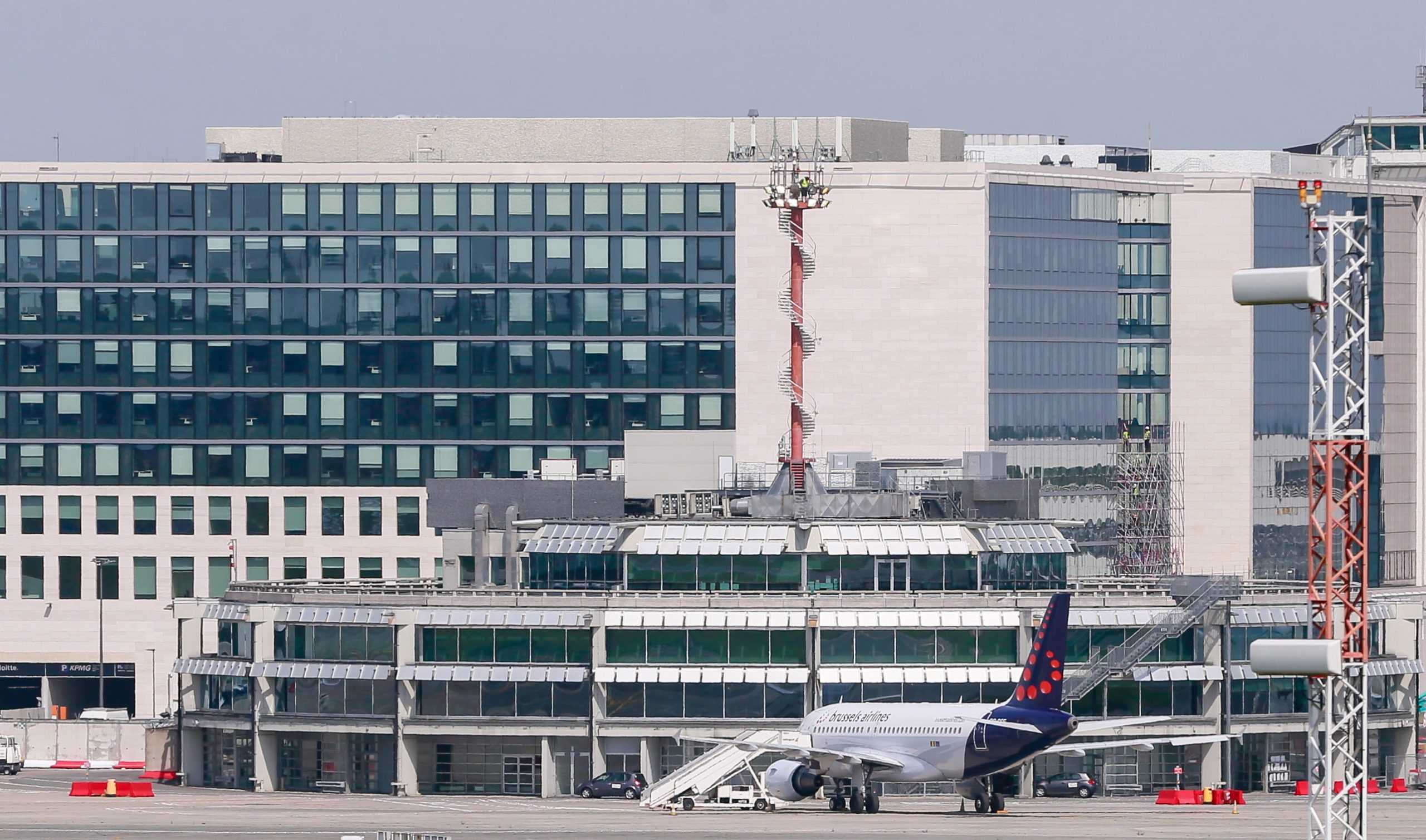 Avaria no sistema de bagagens deixa seis mil malas em terra no aeroporto de Bruxelas
