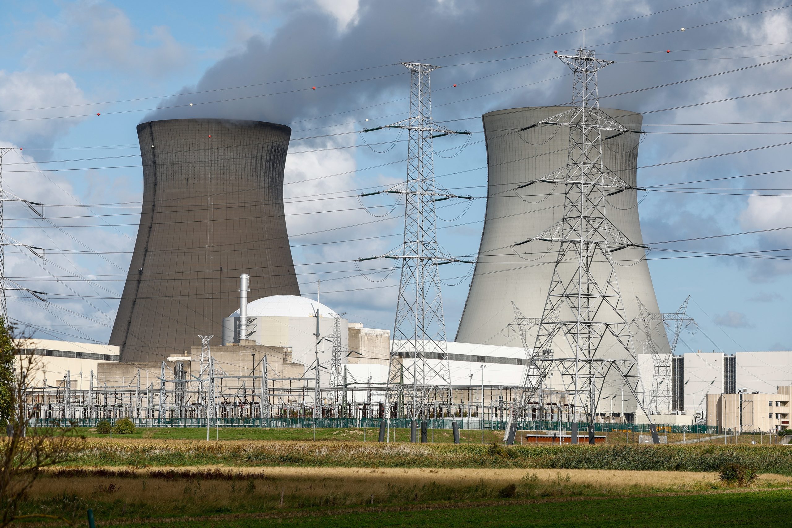 Energia nuclear produz menos eletricidade do que eólica e solar juntas, diz relatório