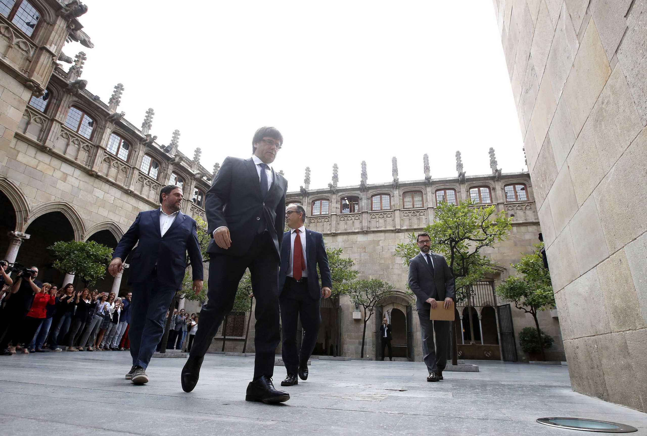 Governo regional da Catalunha pede “mediação internacional” e exige saída de polícias