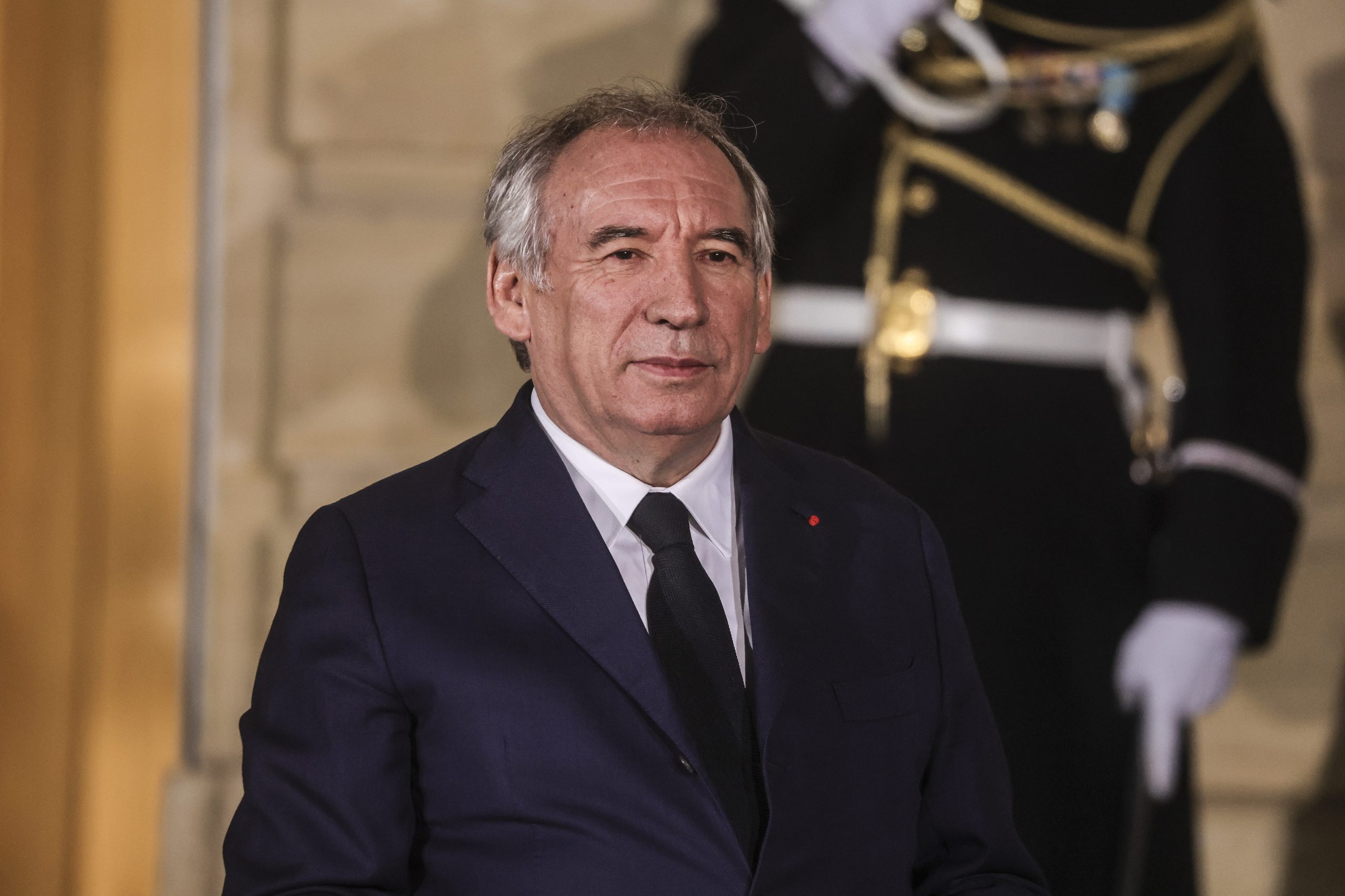 A França em crise de regime, a não ser que haja “milagre” de última hora
