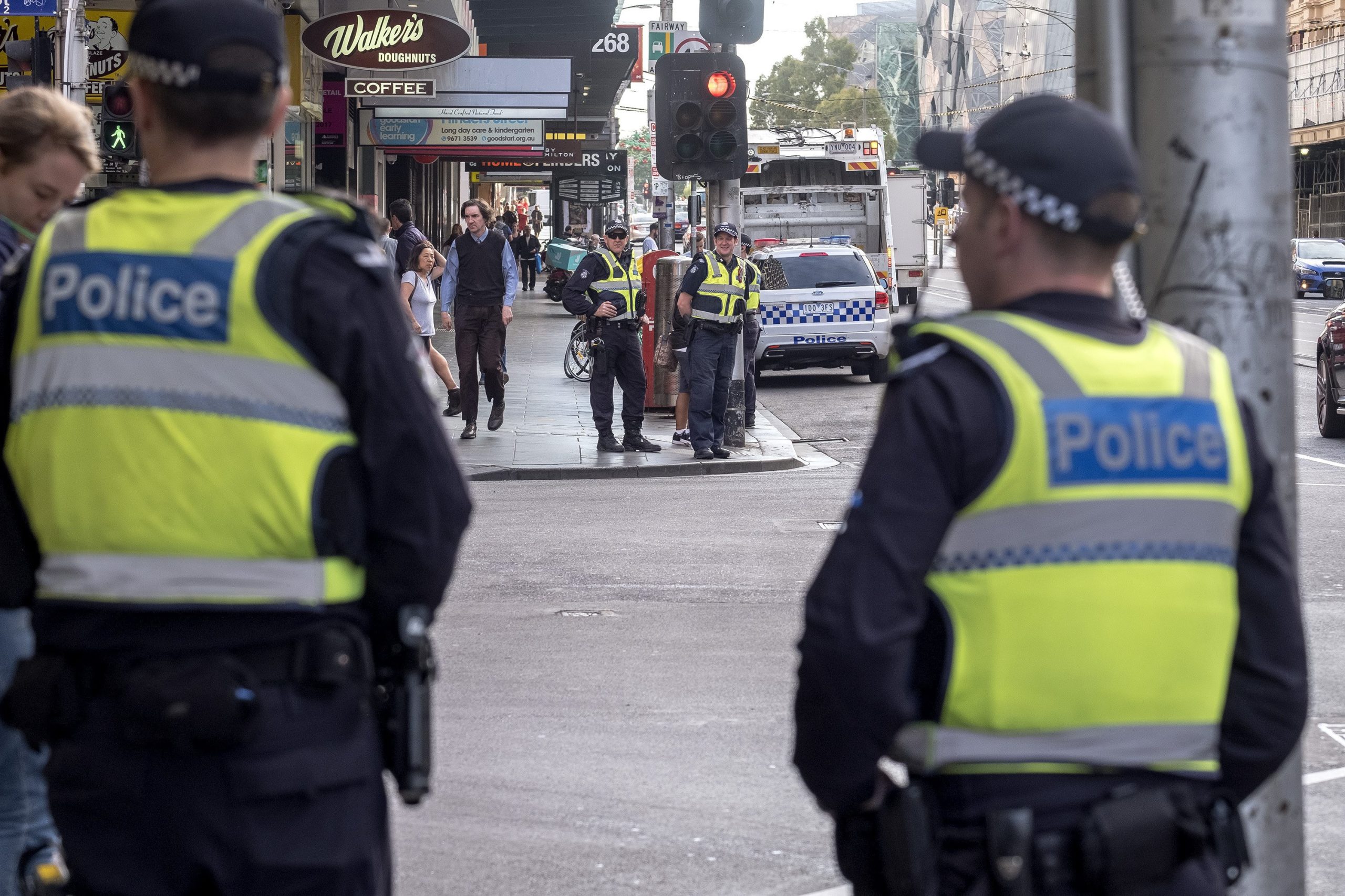 Caça ao homem: polícia australiana procura suspeito de matar dois agentes