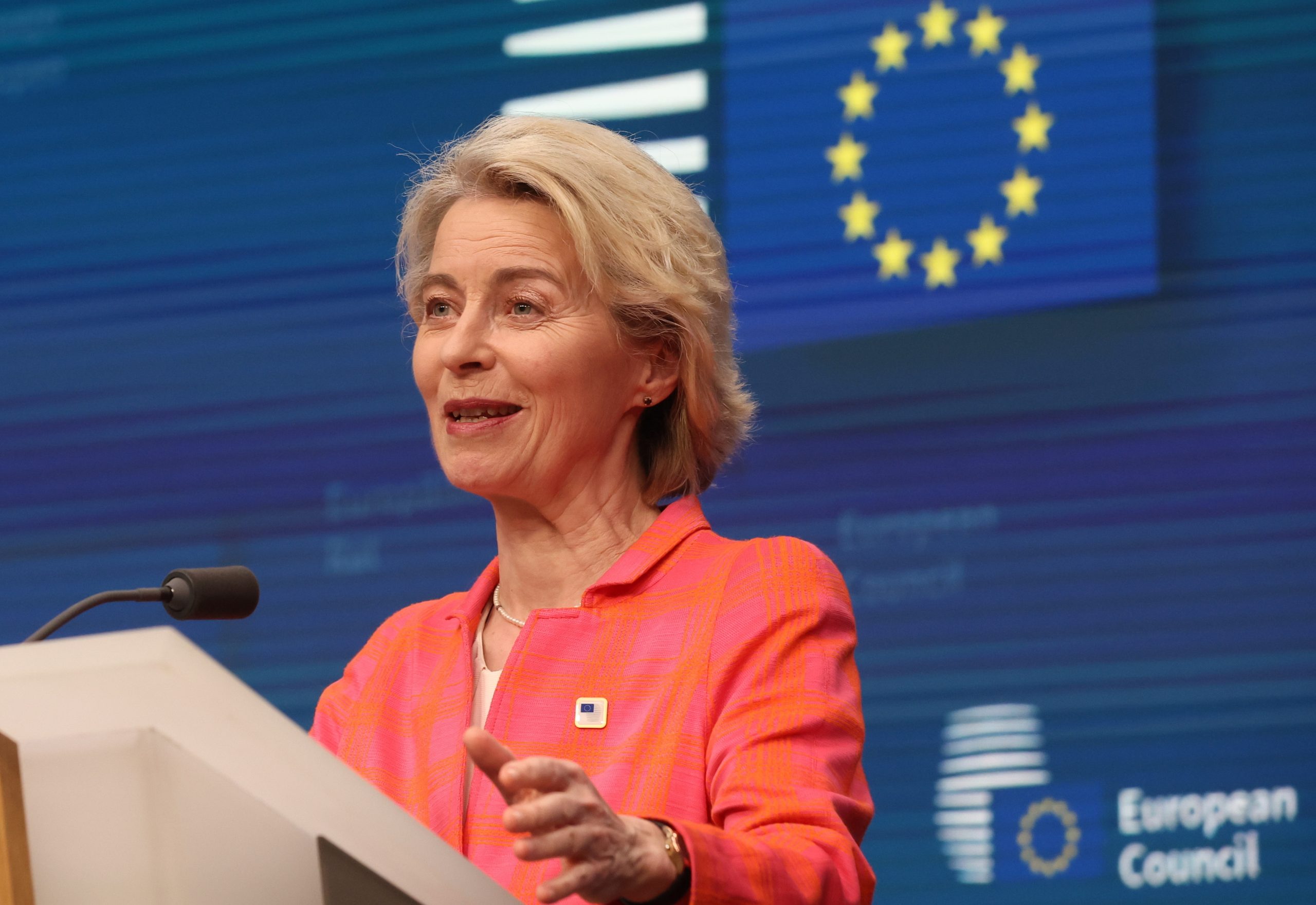Von der Leyen alerta Orbán que visita a Moscovo não vai “apaziguar Putin”