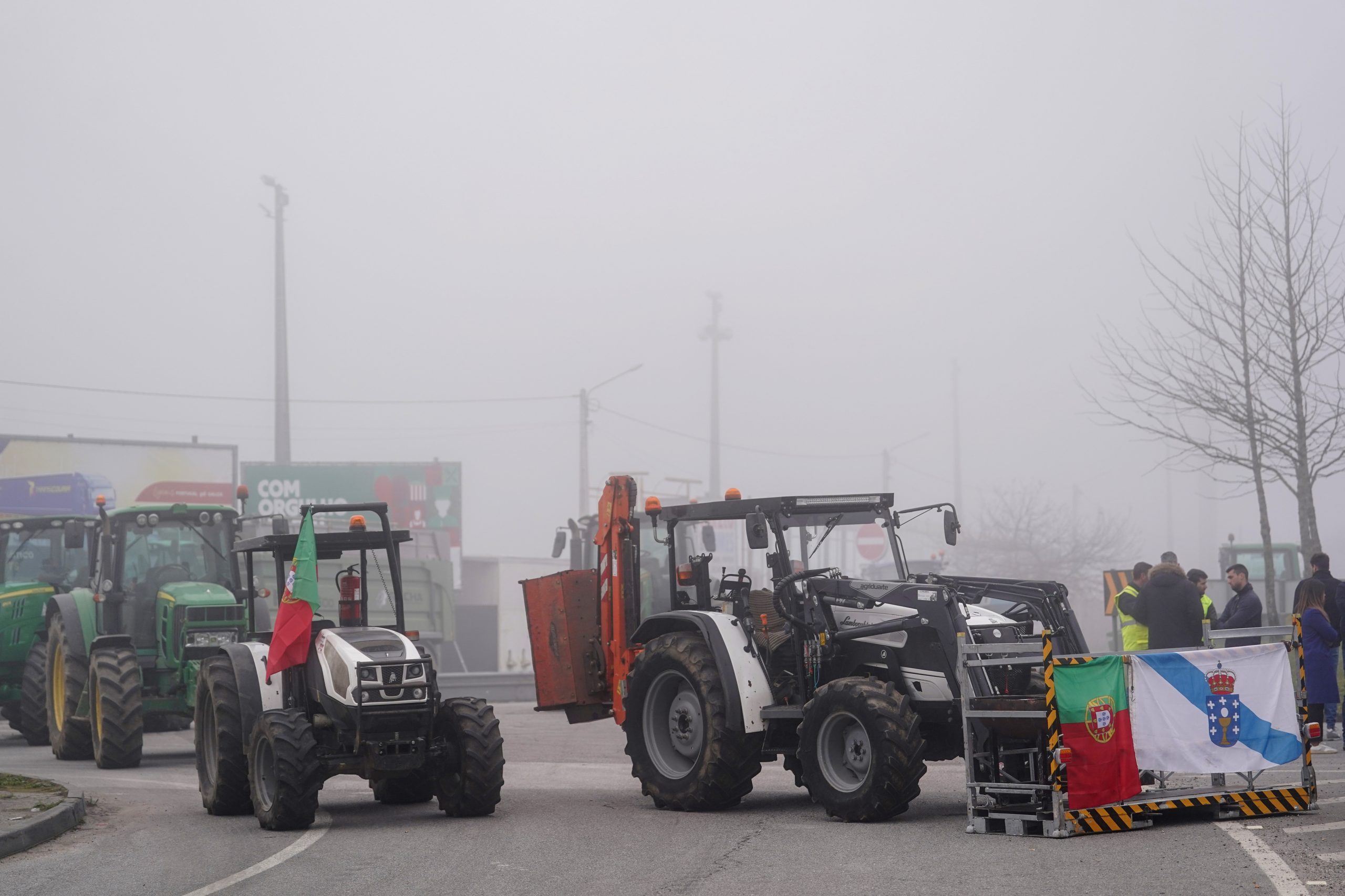 Agricultores: Protesto continua em Valença com trânsito cortado e duas marchas lentas