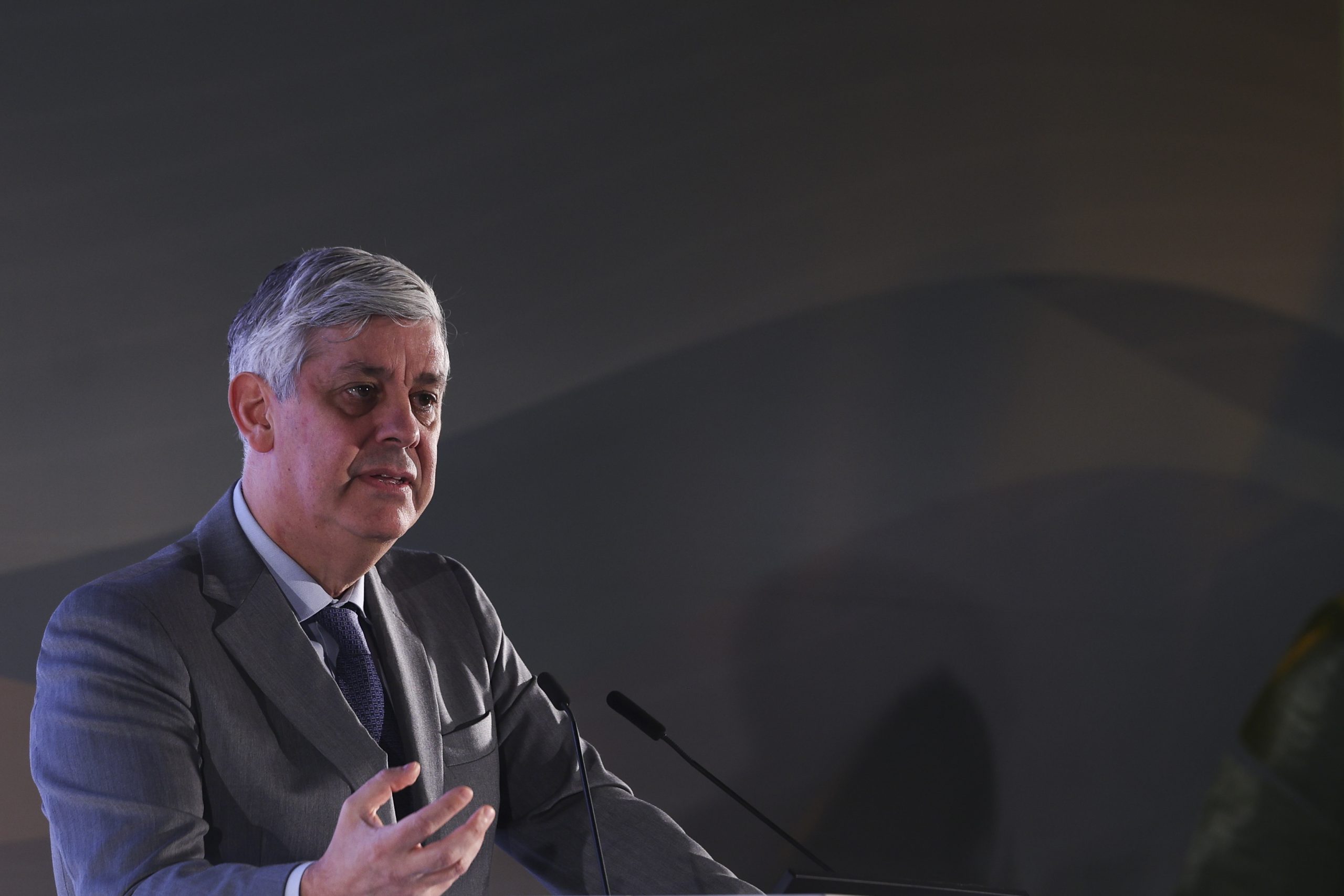 Europa “tem de sair do lugar do passageiro e tomar o volante” , avisa Centeno