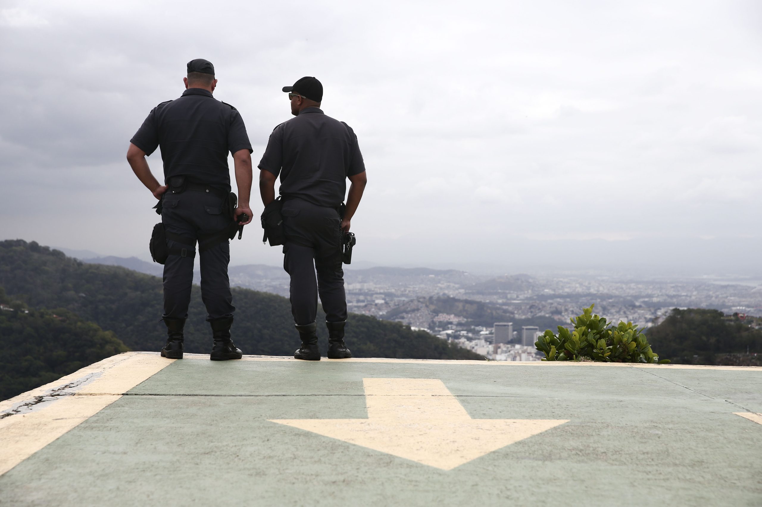 Homem invade festa de final de ano no Brasil e mata 11 pessoas