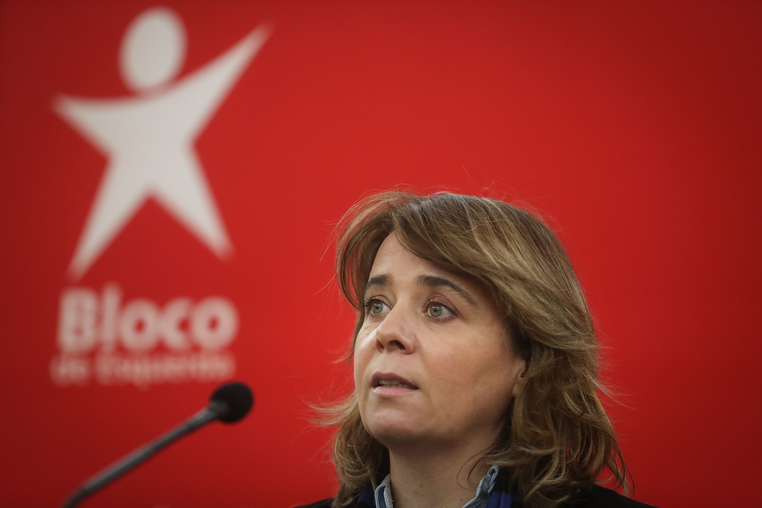 Covid-19: Catarina Martins considera que Governo tem de contratar rápido para cobrir trabalho extra nas escolas