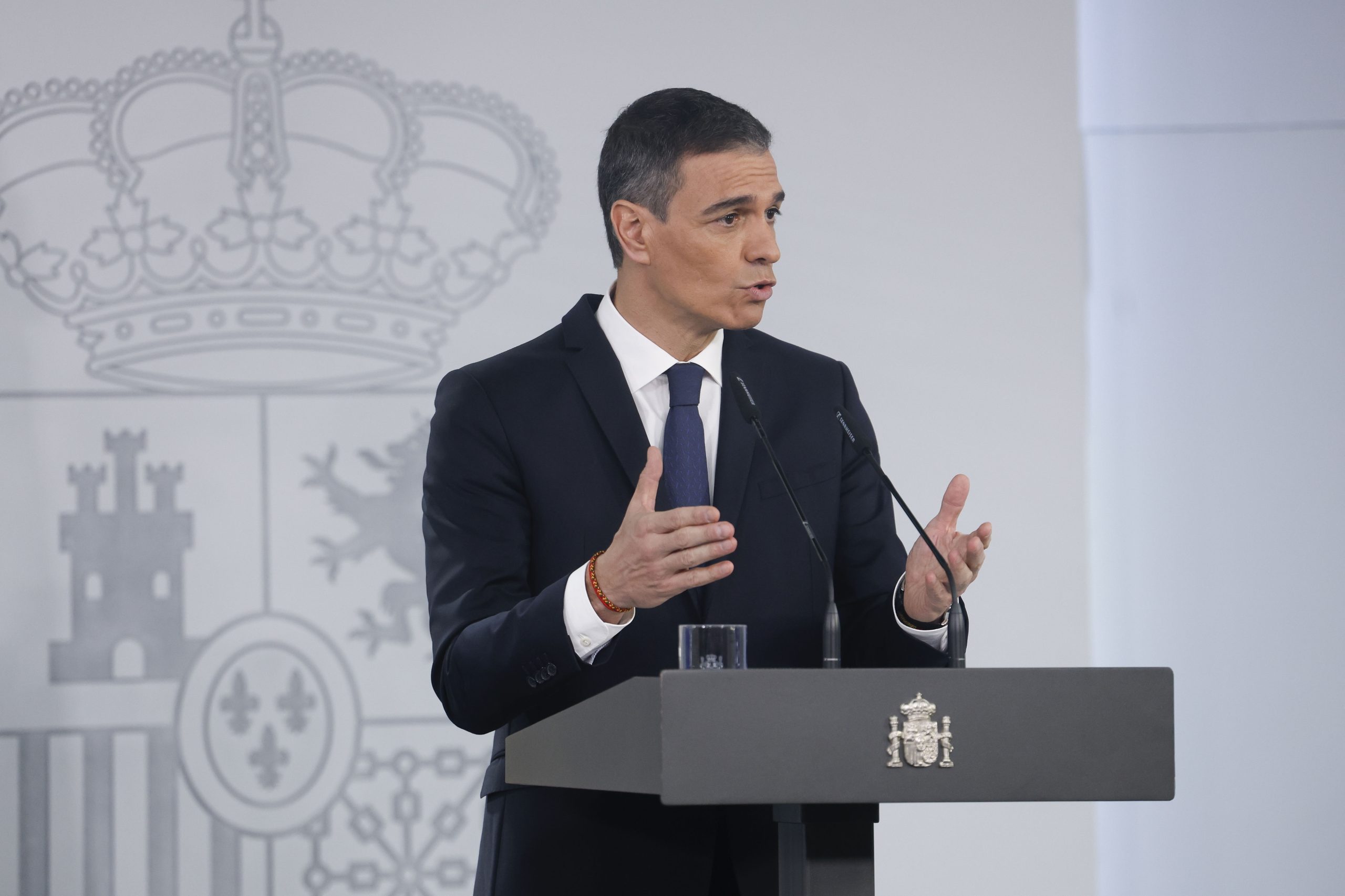 Primeiro-ministro espanhol pede que empresas privadas de energia ajudem a encontrar causa do apagão