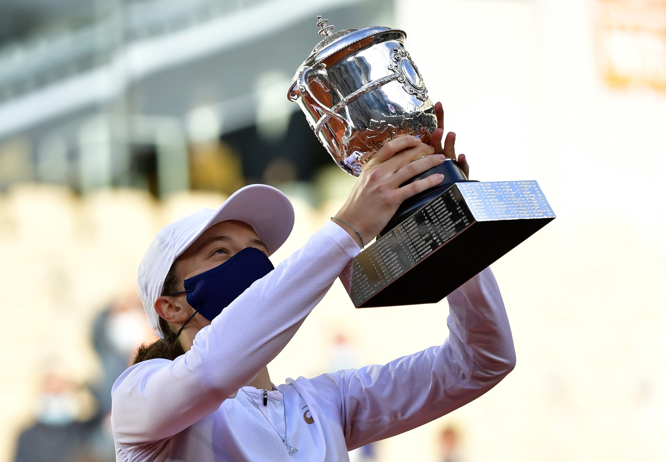 Swiatek bate Kenin na final de Roland Garros e conquista primeiro ‘major’ em Paris