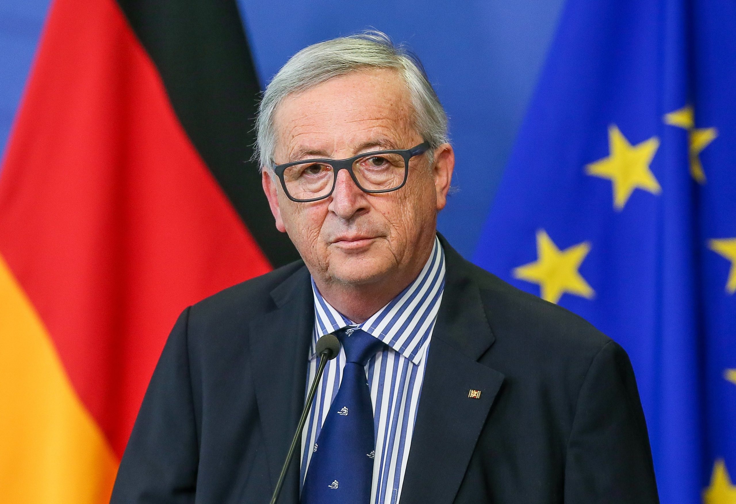 Juncker lembra a Macron que União Europeia não se resume ao eixo franco-alemão
