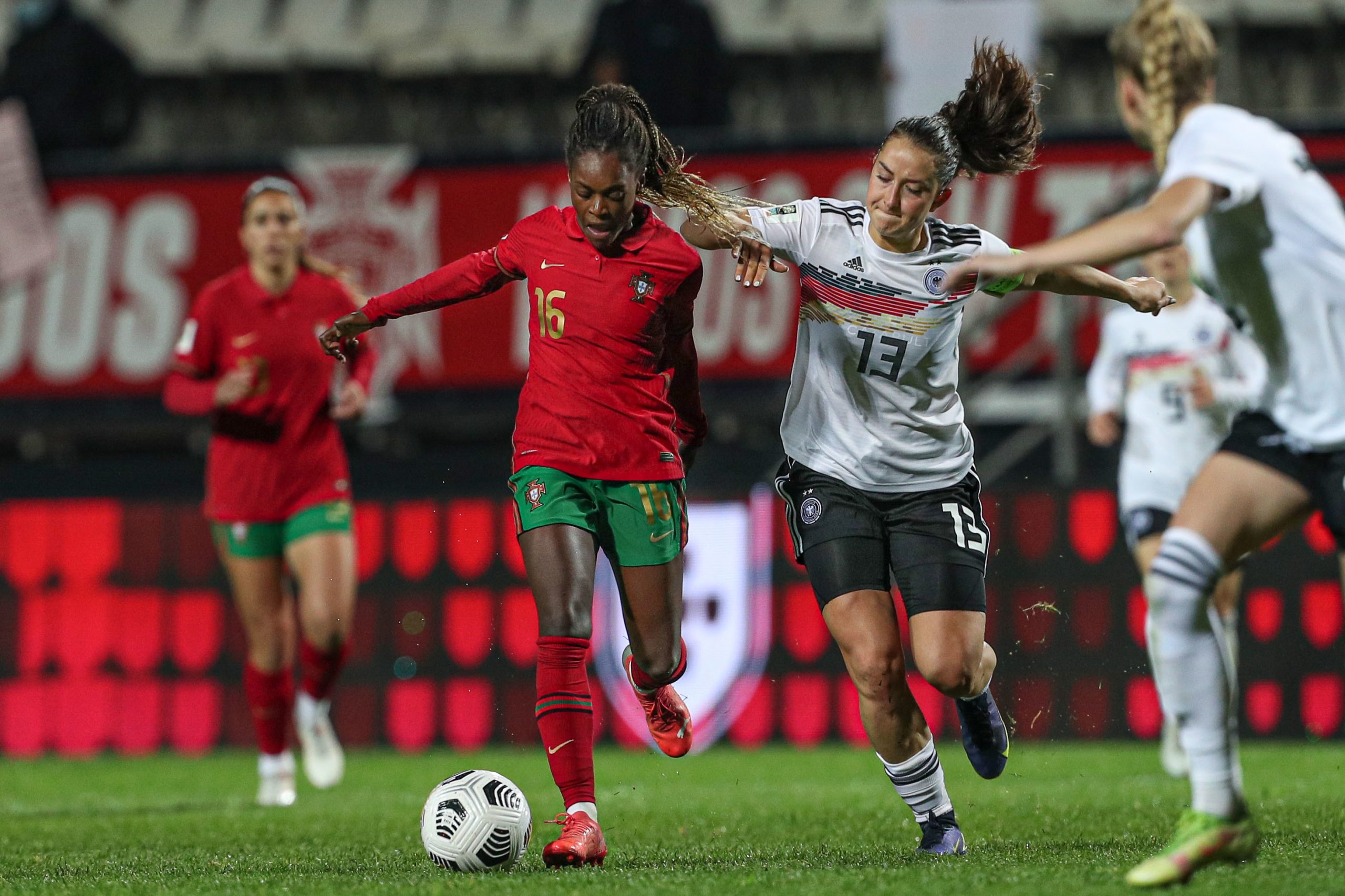 Portugal perde com Alemanha no apuramento para o Mundial feminino de futebol
