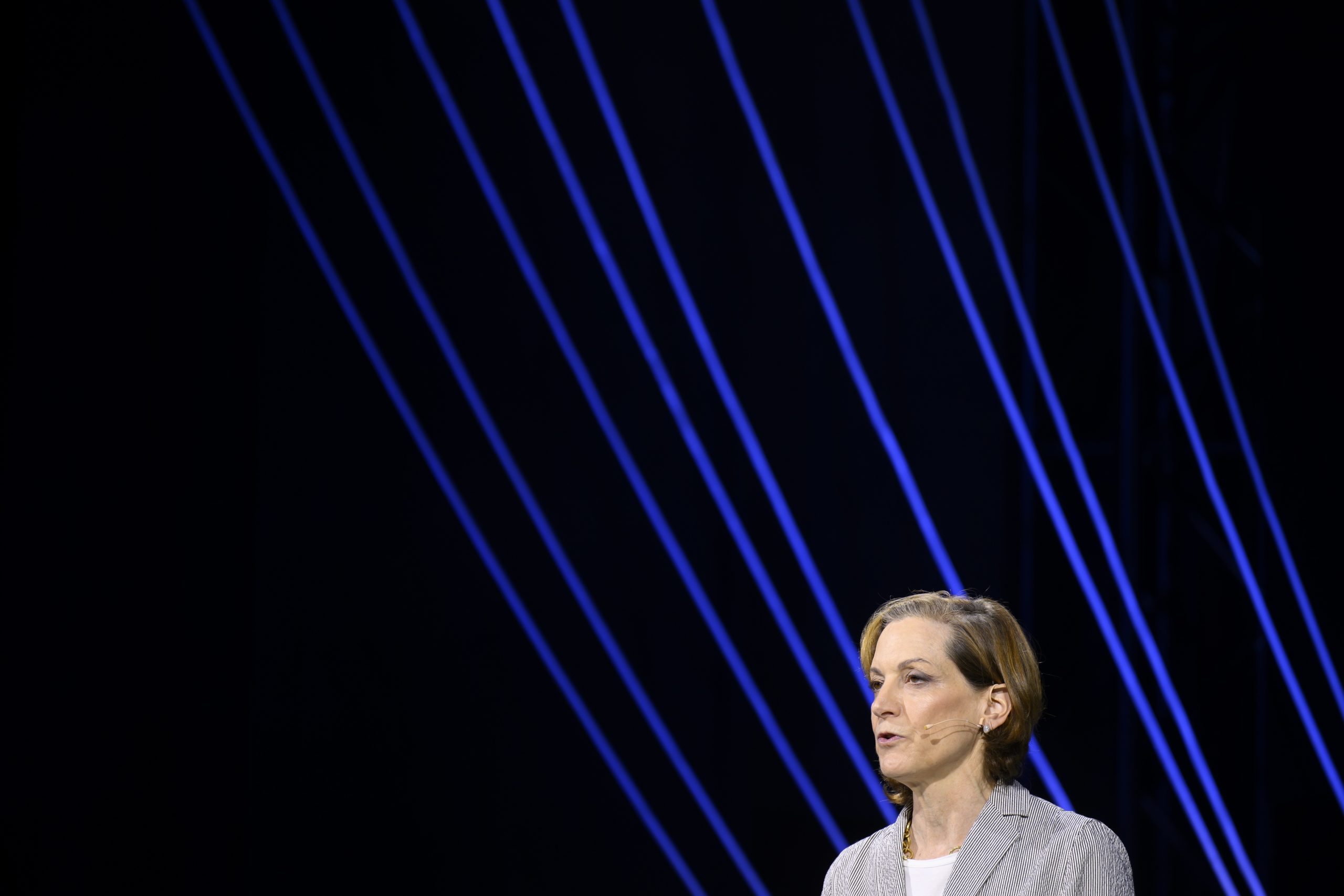 Anne Applebaum: Inteligência artificial “tem muito pouco a ver” com ascensão das autocracias modernas