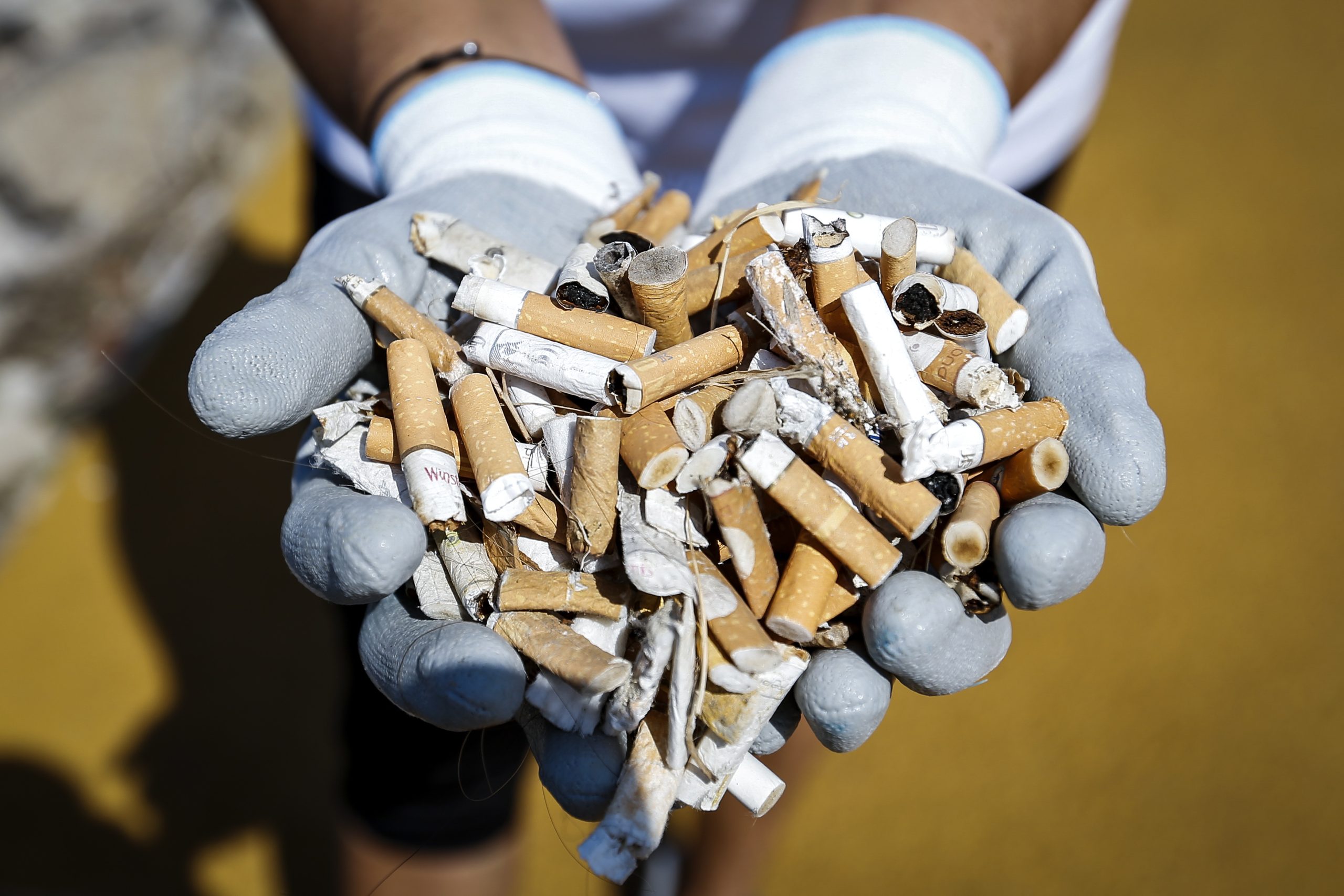 “Maior cordão de beatas” lembra que pontas de cigarro devem ser tratadas como lixo