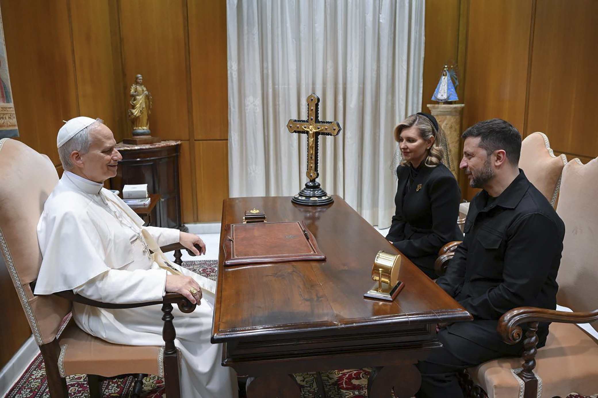 Leão XIV recebe Zelensky em prol de “paz justa e duradoura”