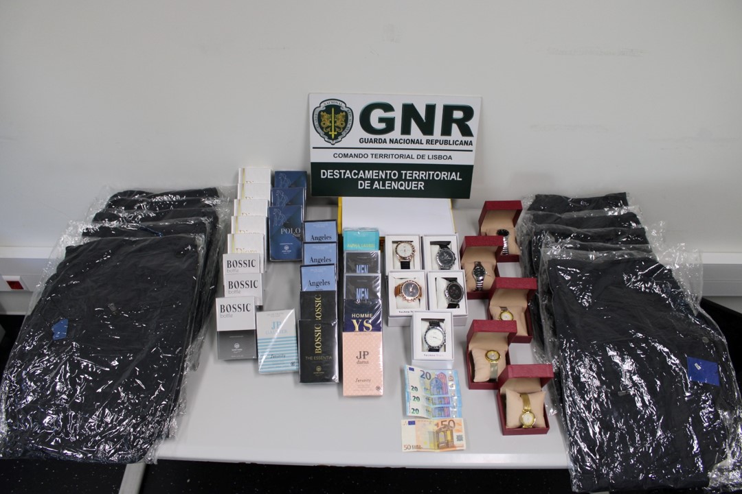 Produtos contrafeitos e mais caros. Homem detido em Alenquer por burla a vítimas idosas