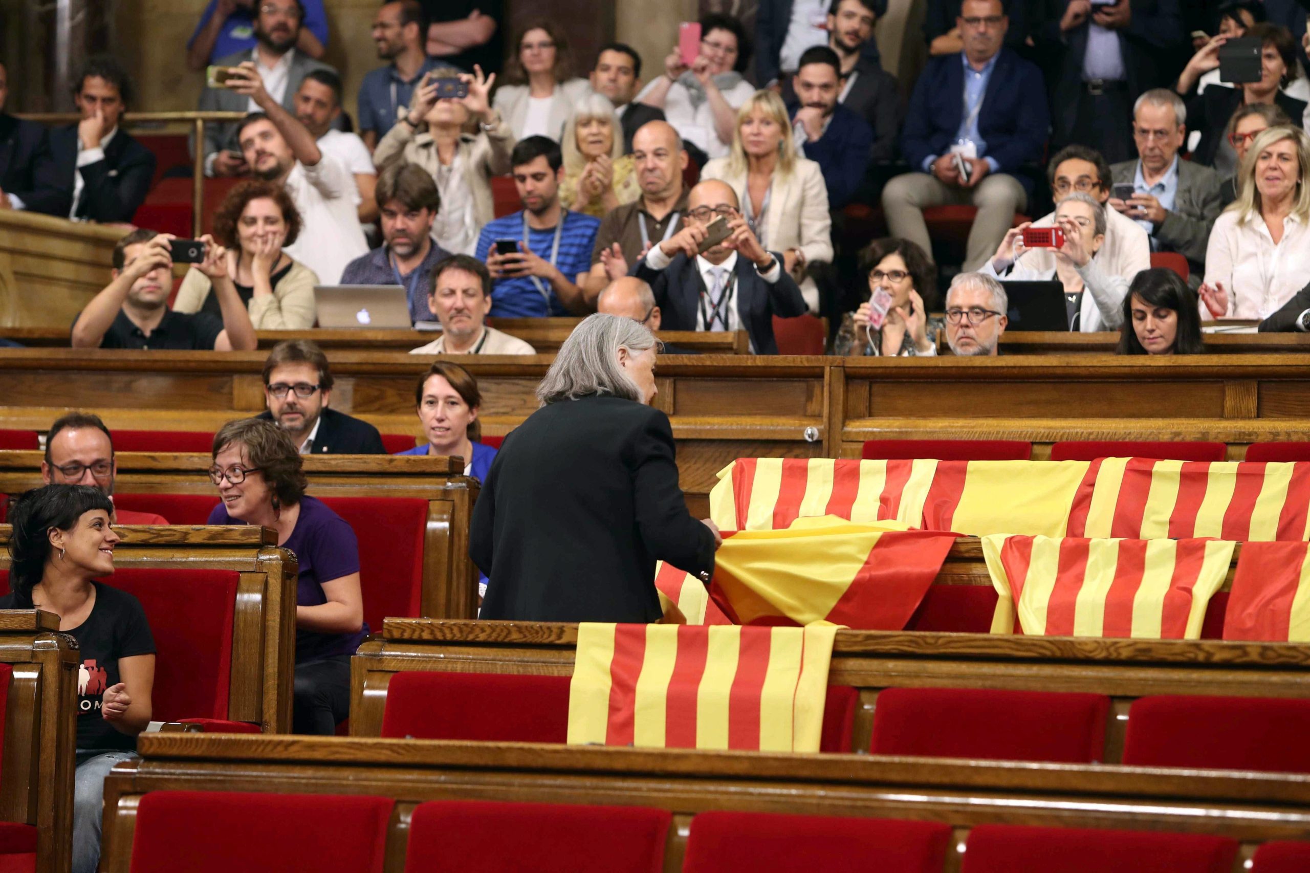 Governo espanhol reunido em Barcelona em ambiente de grande tensão