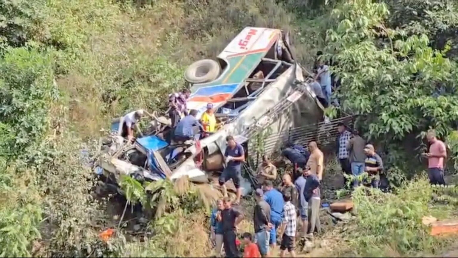 Acidente de autocarro na Índia provoca pelo menos 36 mortos