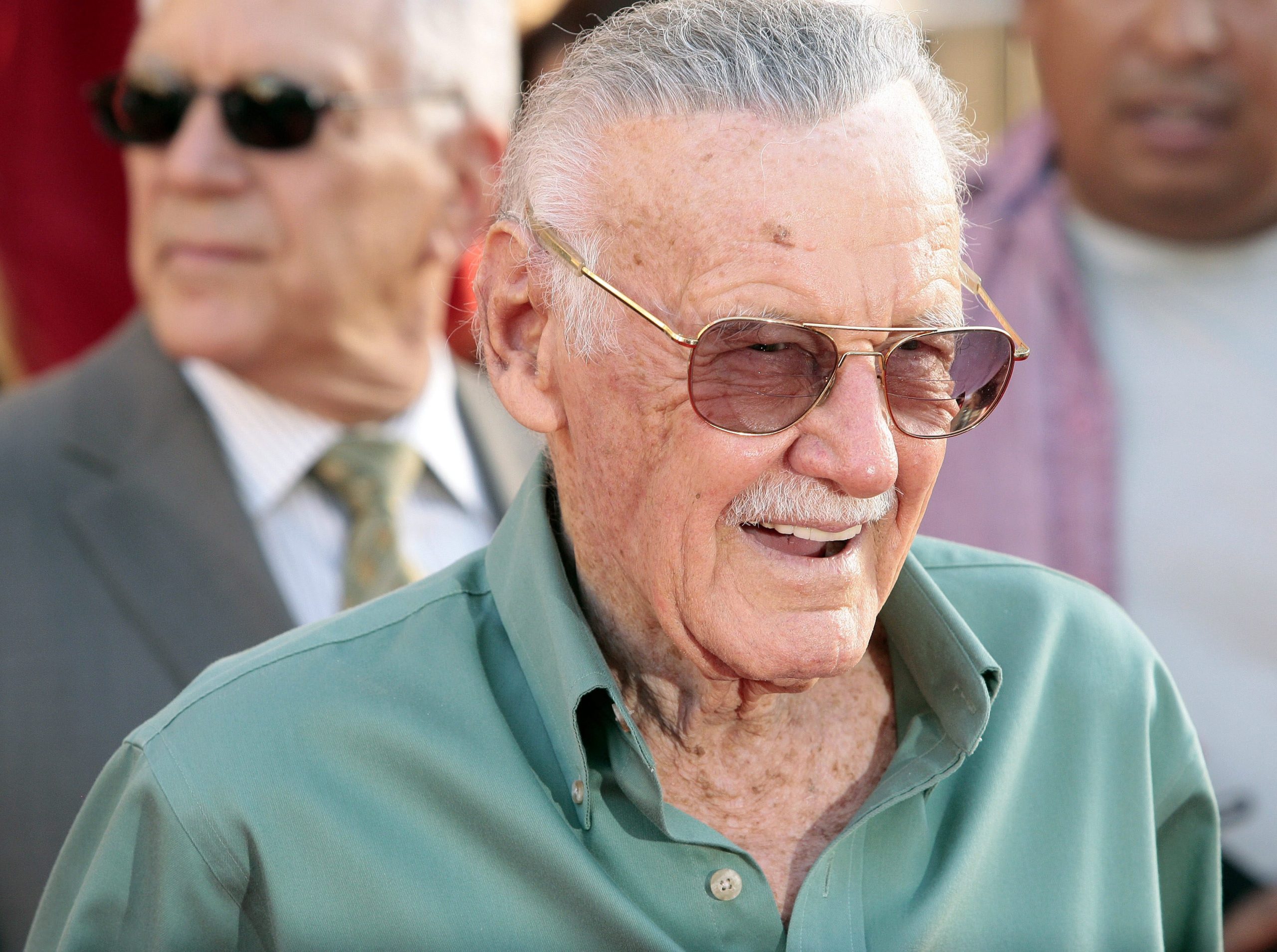 Adeus, Stan Lee. Morreu o super-herói da vida real