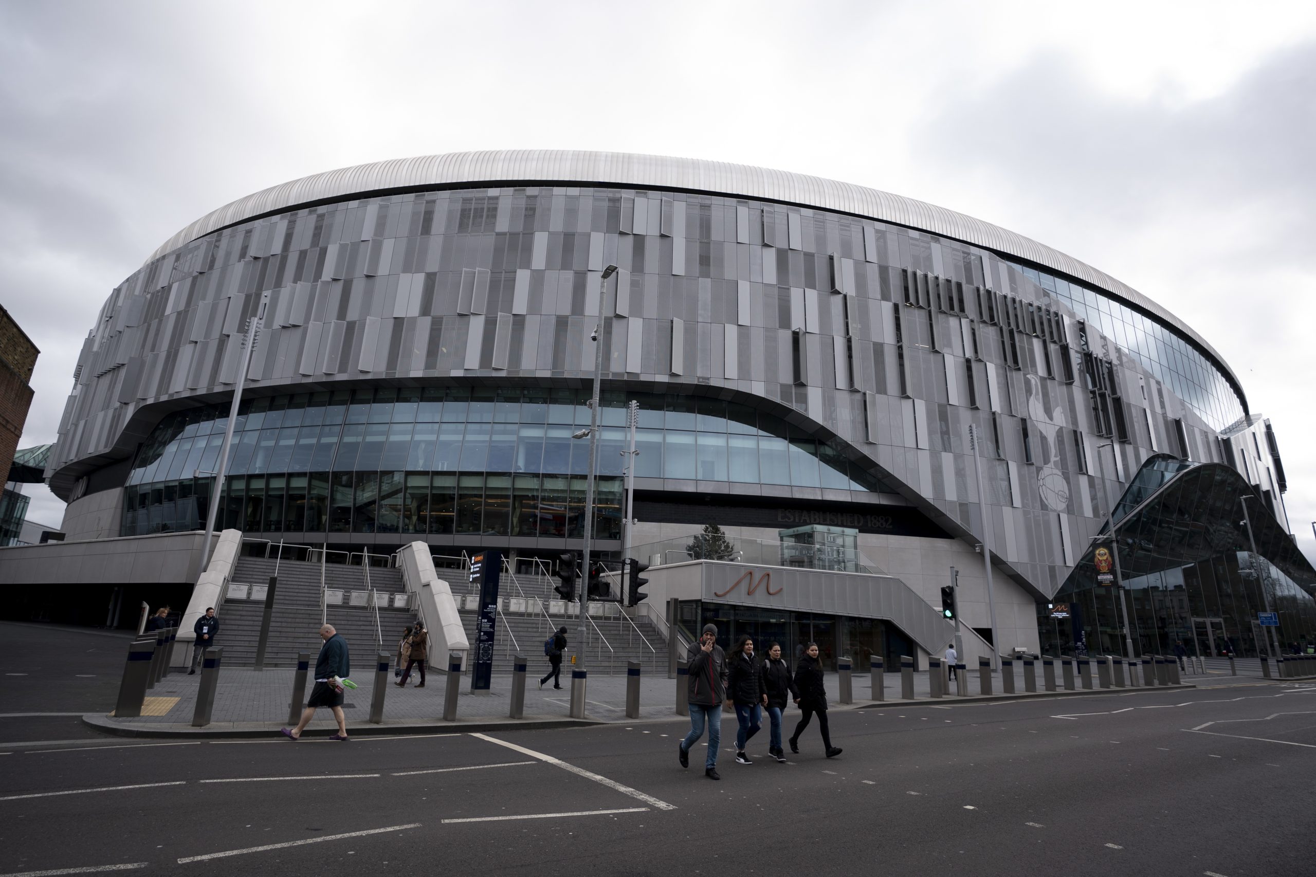 Tottenham recua no ‘lay-off’ e faz do estádio centro de testes