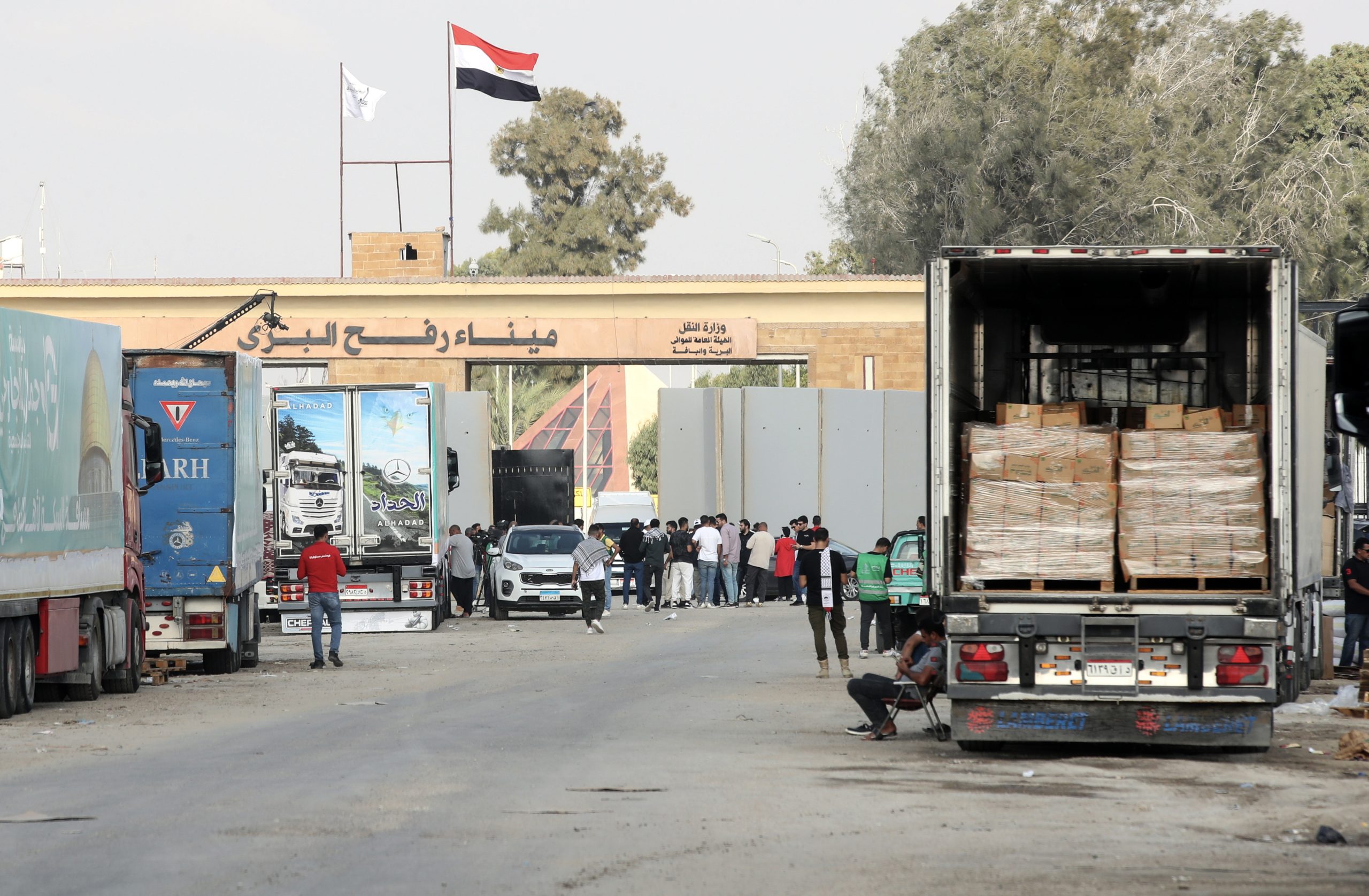 Egito condena ameaças à passagem de combustível e estrangeiros em Rafah
