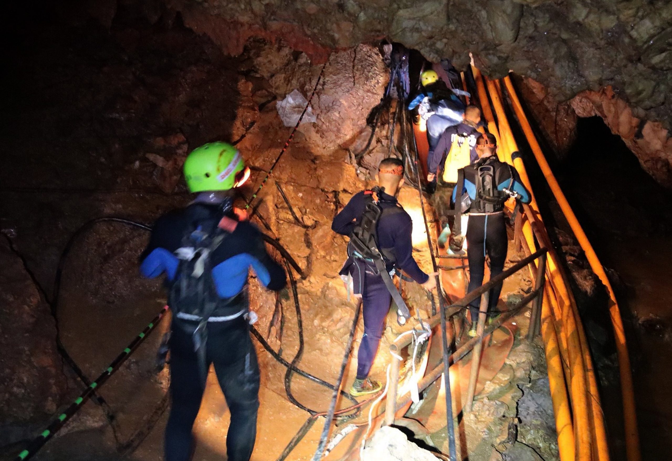 Operação de salvamento: os obstáculos a vencer para sair da gruta de todos os perigos
