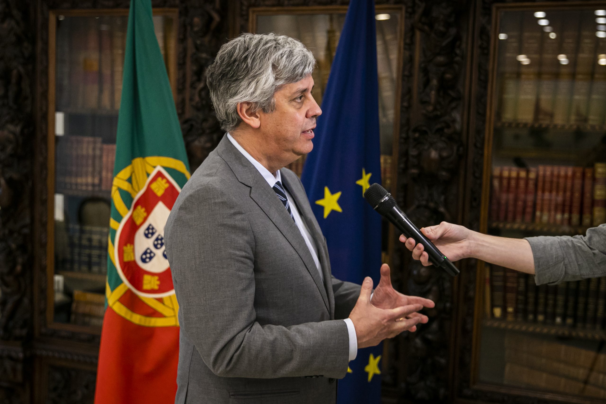 Covid-19: Reunião do Eurogrupo retomada formalmente após horas de contactos
