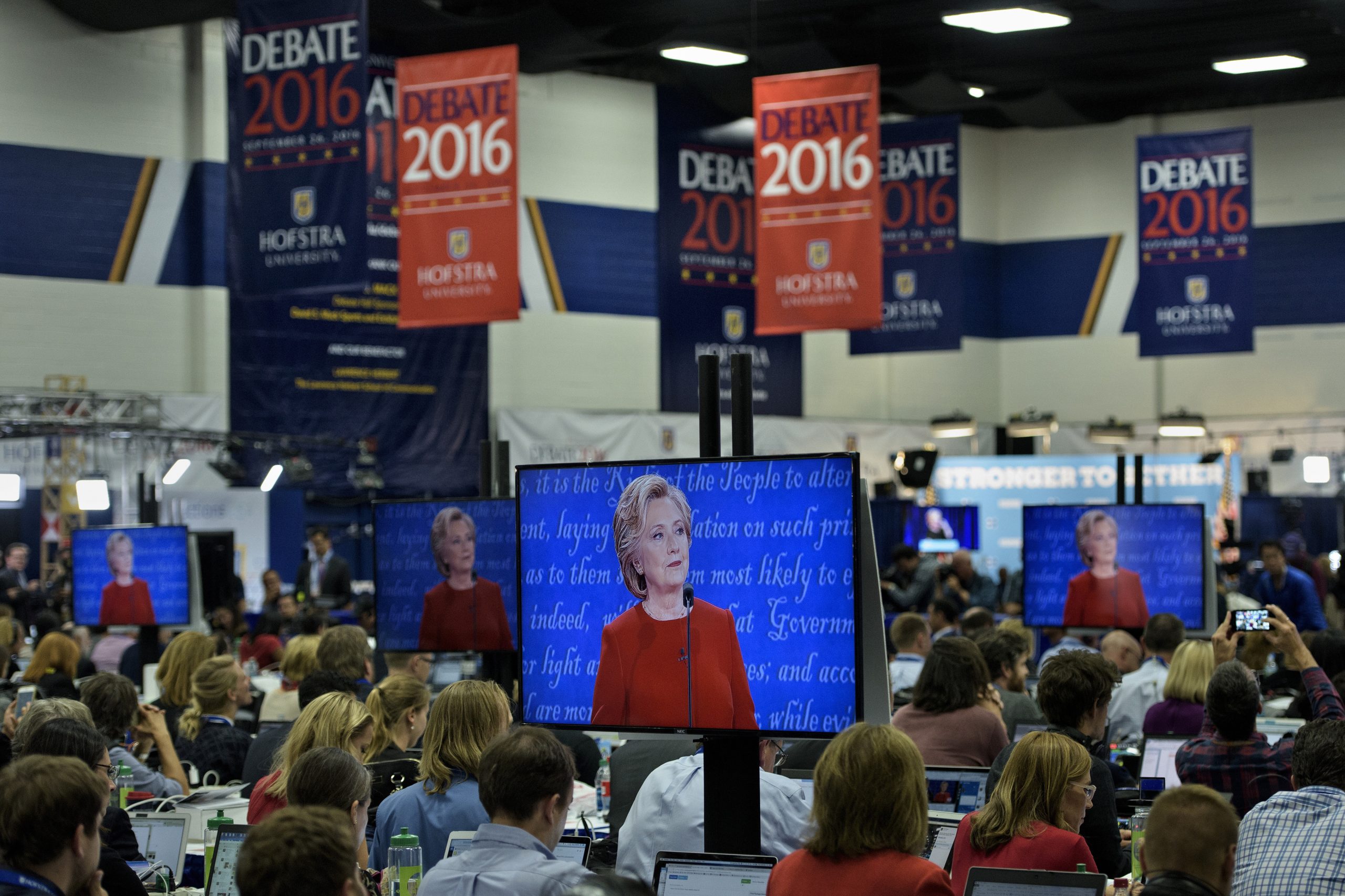 Hillary e Trump debateram. E a internet não perdoou
