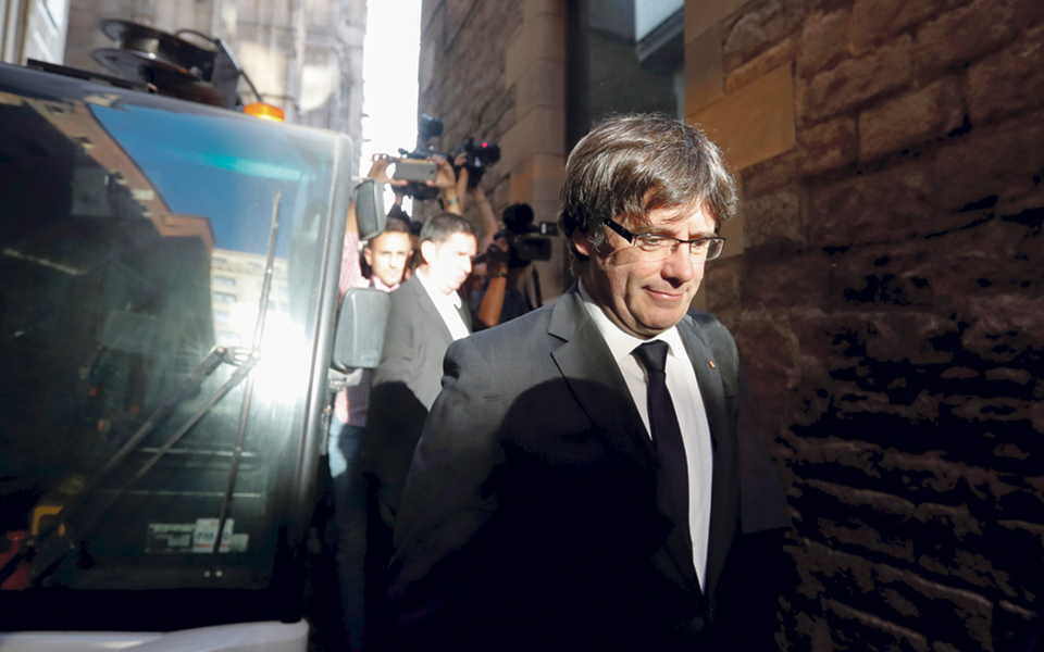 Procuradoria alemã deverá decidir sobre extradição de Puigdemont na terça-feira
