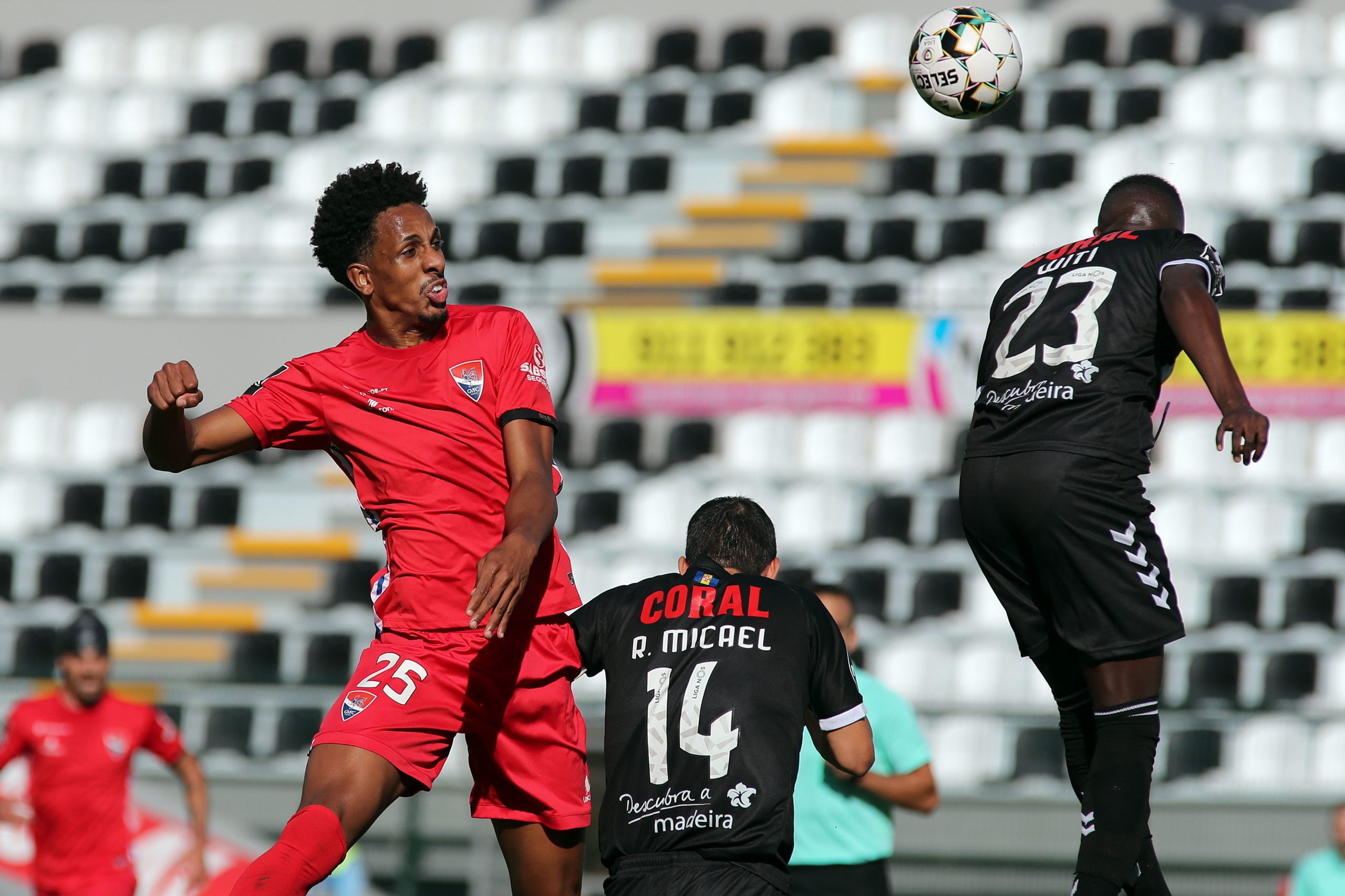 Gil Vicente desperdiça dois penáltis e perde nos descontos com Nacional
