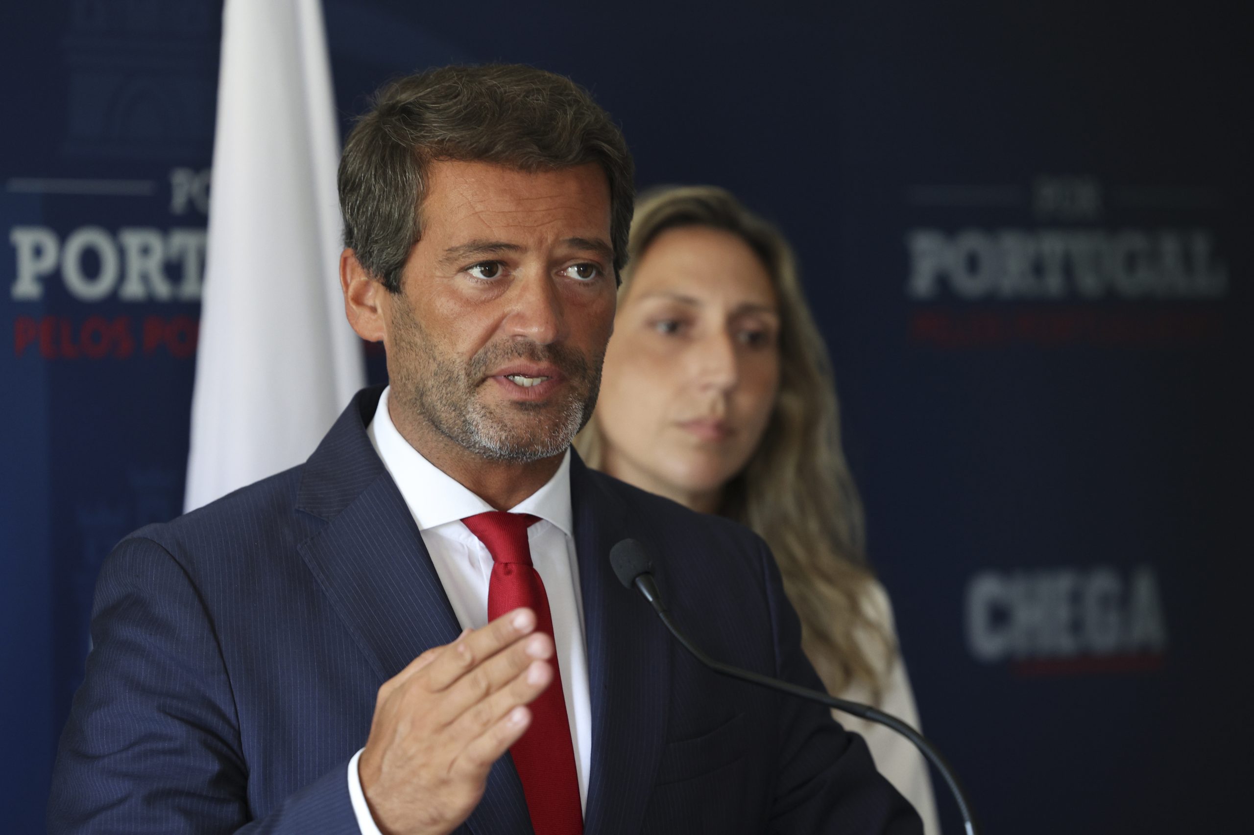 “O Governo traiu-nos.” André Ventura disse hoje que o Governo foi apanhado a negociar o Orçamento do Estado com o PS