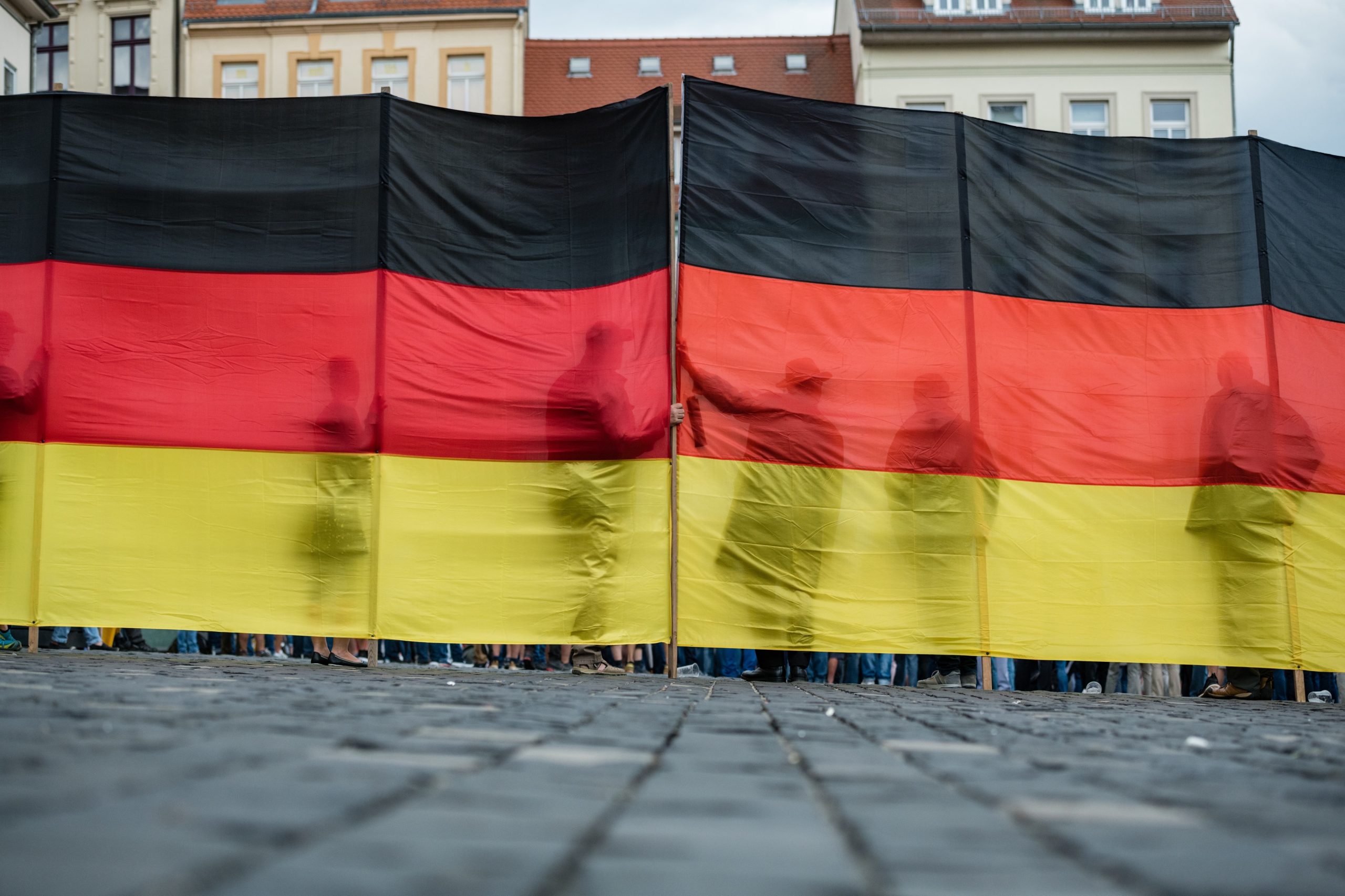 Subida do AfD confronta Alemanha com sombras do passado nazi e fraturas sociais