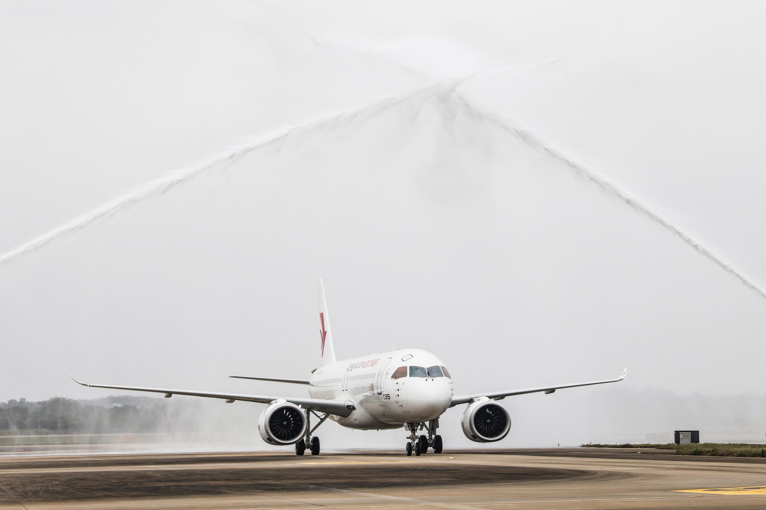 C919. O primeiro avião comercial de fabrico chinês fez hoje o voo inaugural