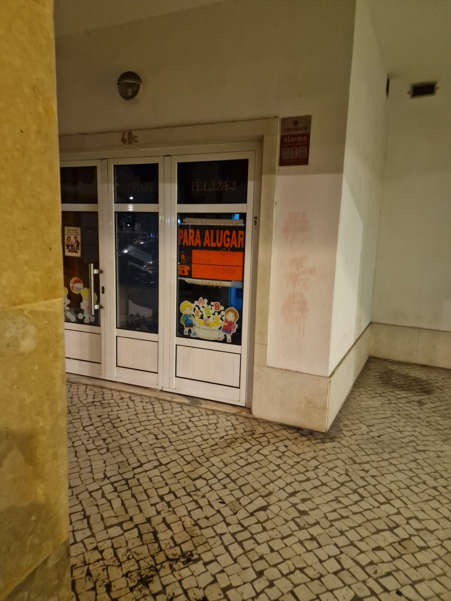 Creche em Carnide alvo de denúncia por maus-tratos está “para alugar”. “Será que vão fugir ou abrir noutro sítio?”