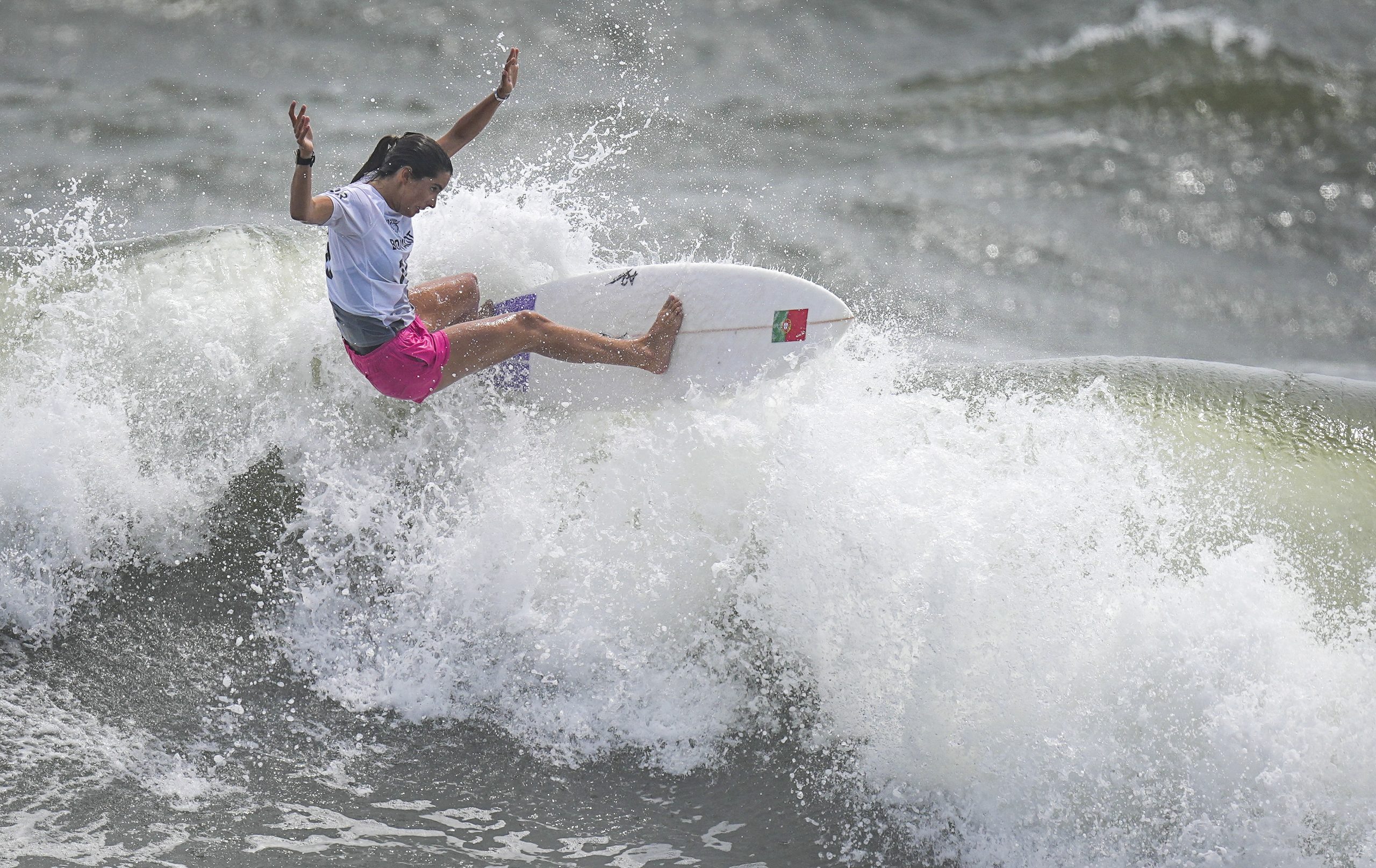 Surfistas Teresa Bonvalot e Francisca Veselko nos ‘oitavos’ do Saquarema Pro