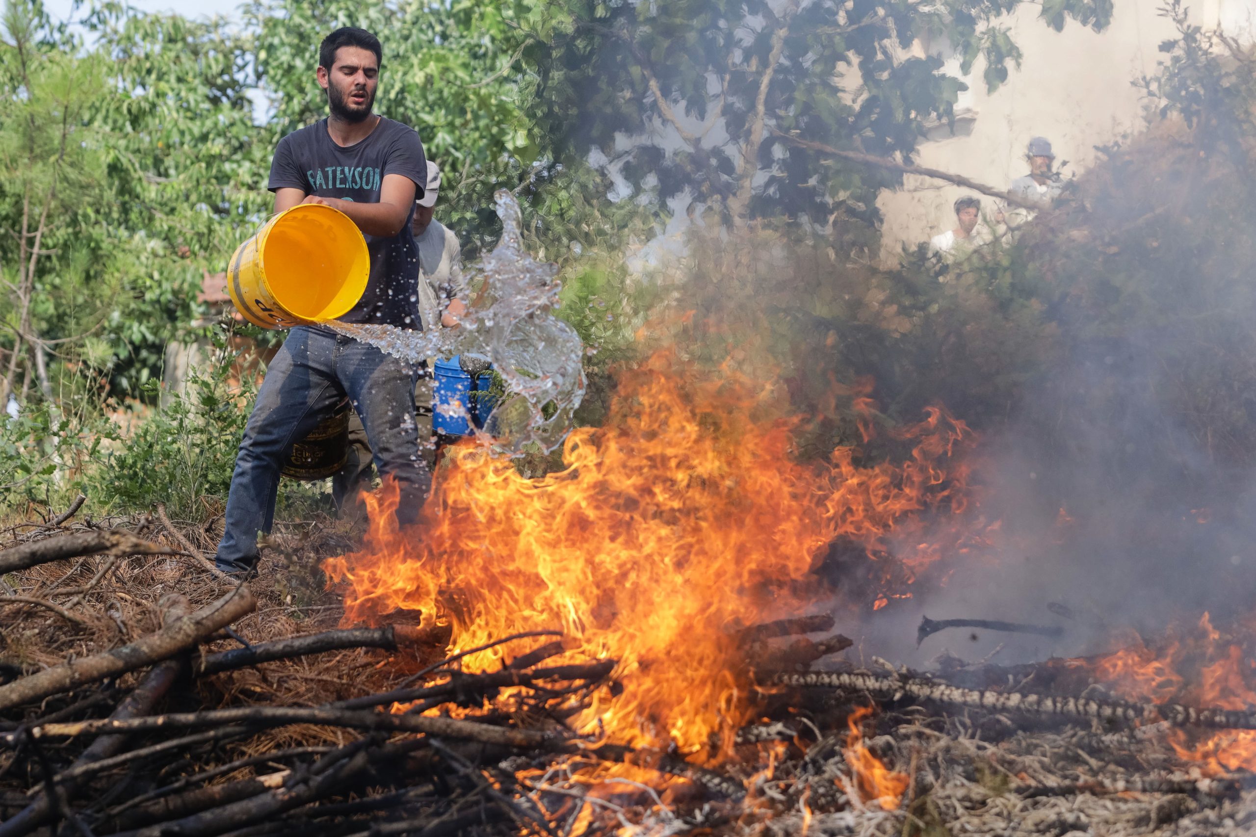 Proteção Civil alerta para risco elevado de incêndio nos próximos dias