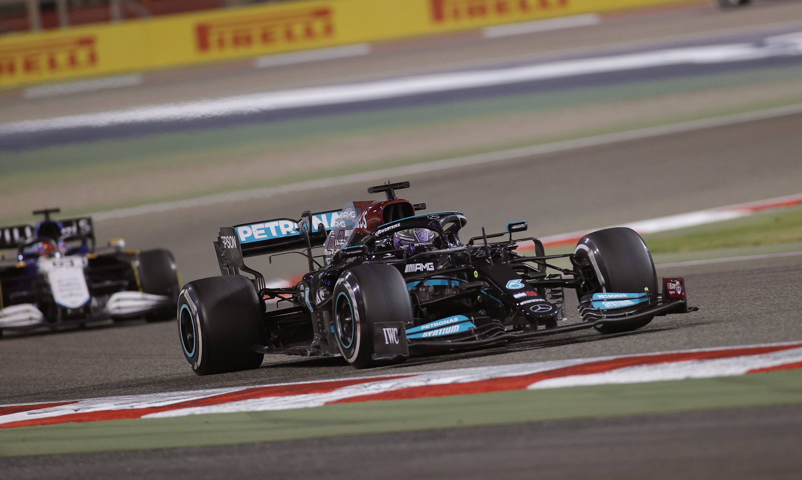 Fórmula 1: Lewis Hamilton entra a ganhar no Mundial (e bate mais um recorde)