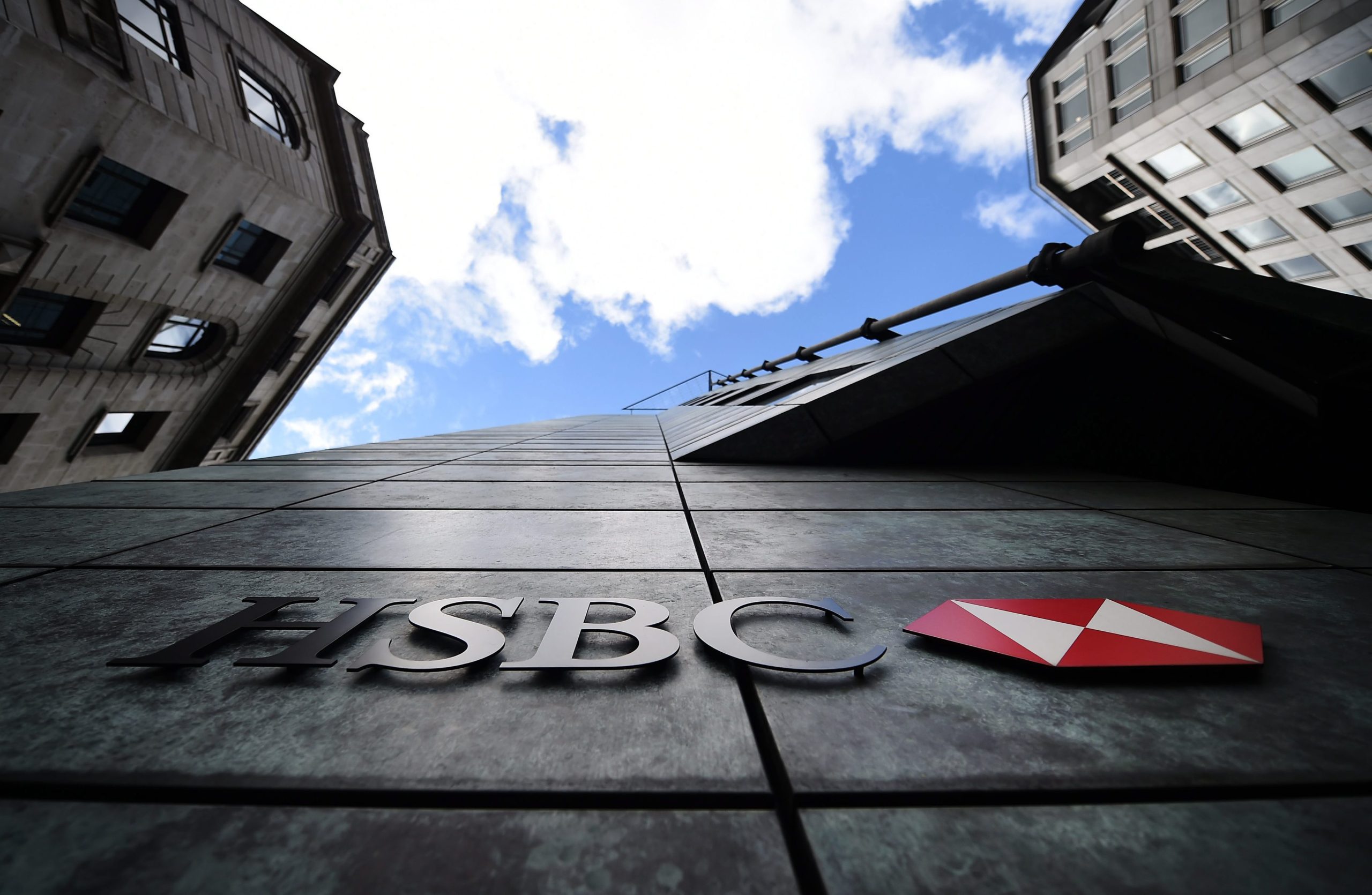 Brexit: Banco HSBC admite transferir atividades de Londres