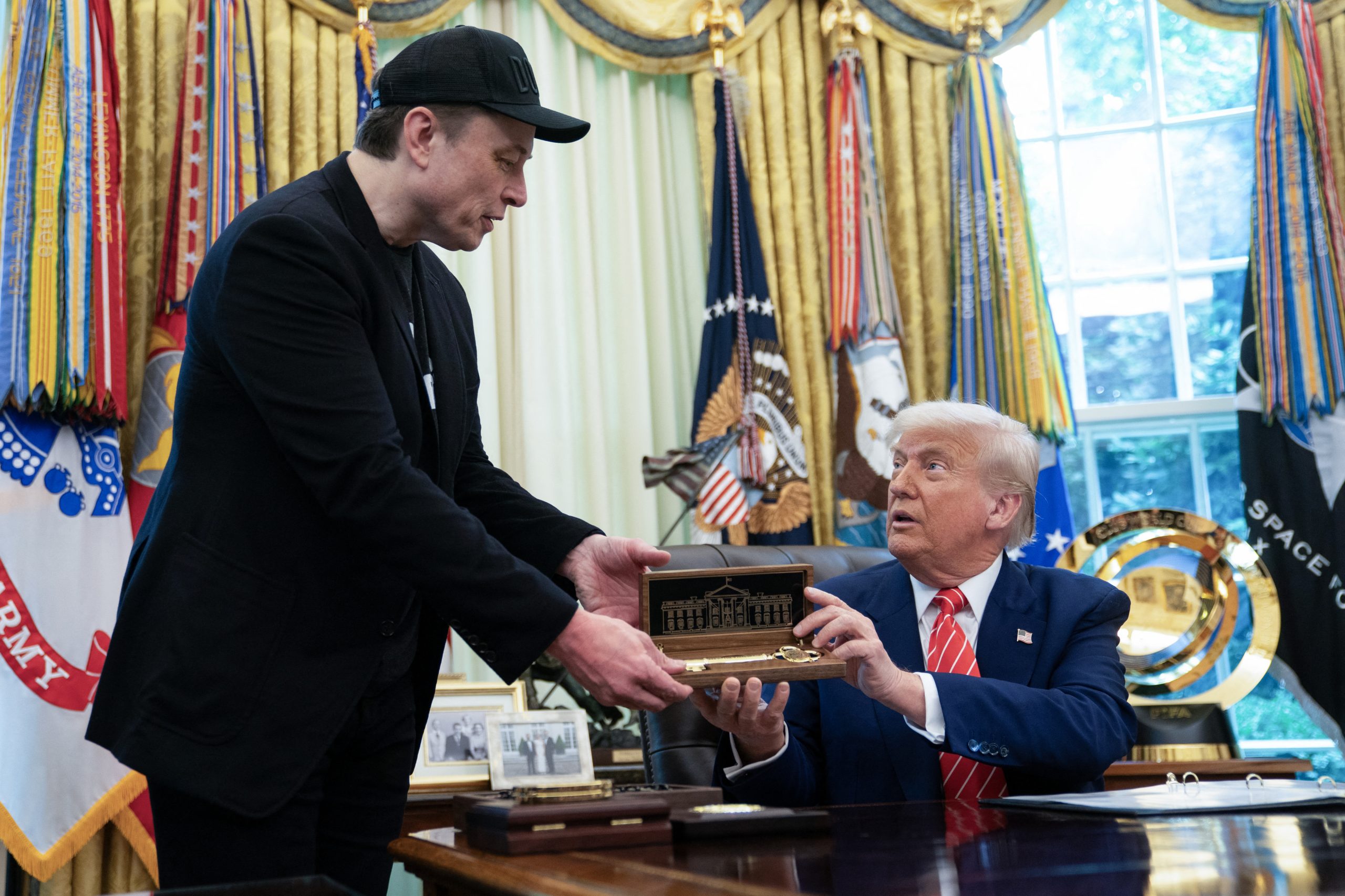 Fim do mandato, mas não da amizade: Musk promete continuar ao lado de Trump