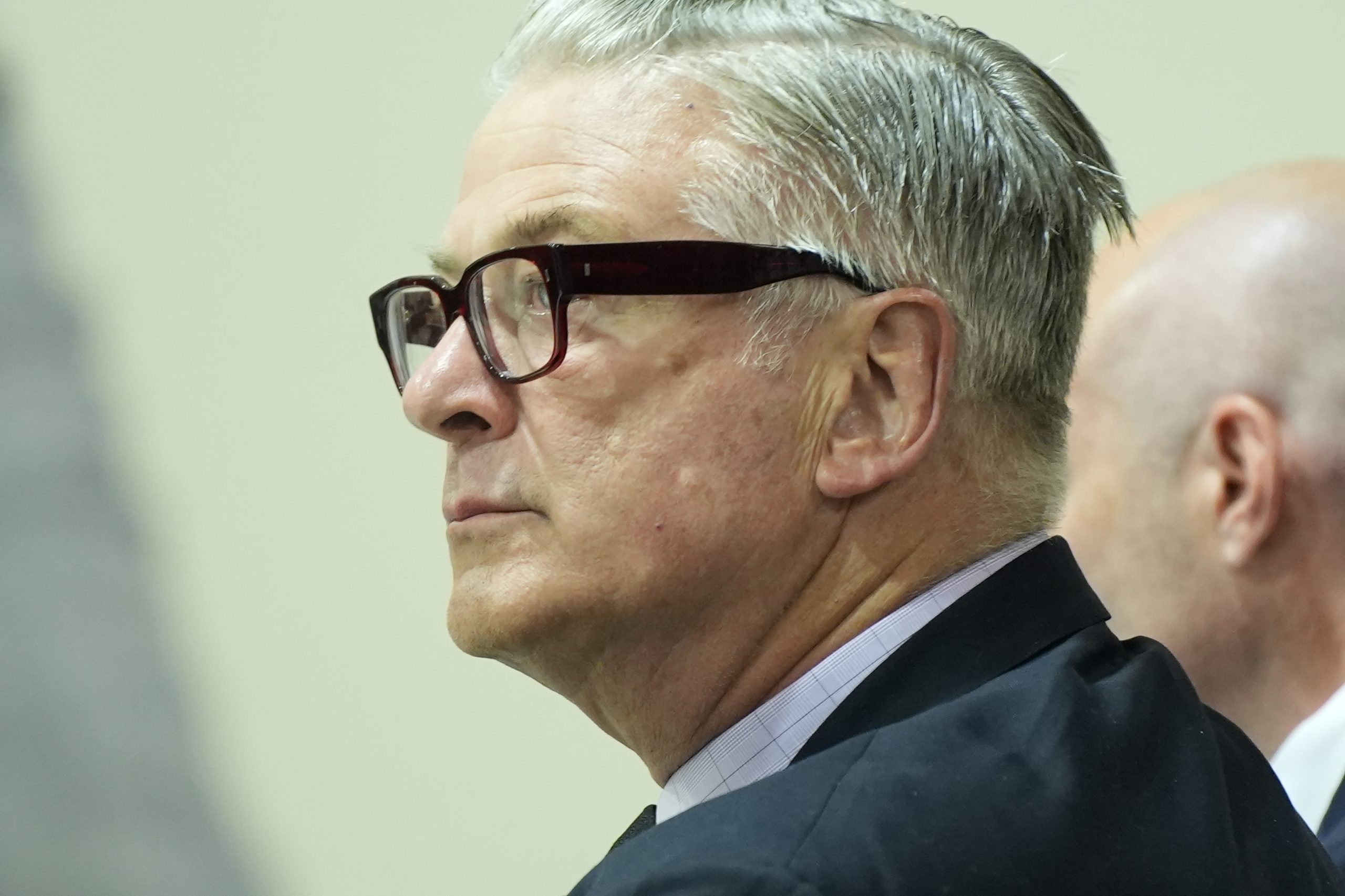 Procuradora do caso de Alec Baldwin pede ao juiz que reconsidere anulação do julgamento