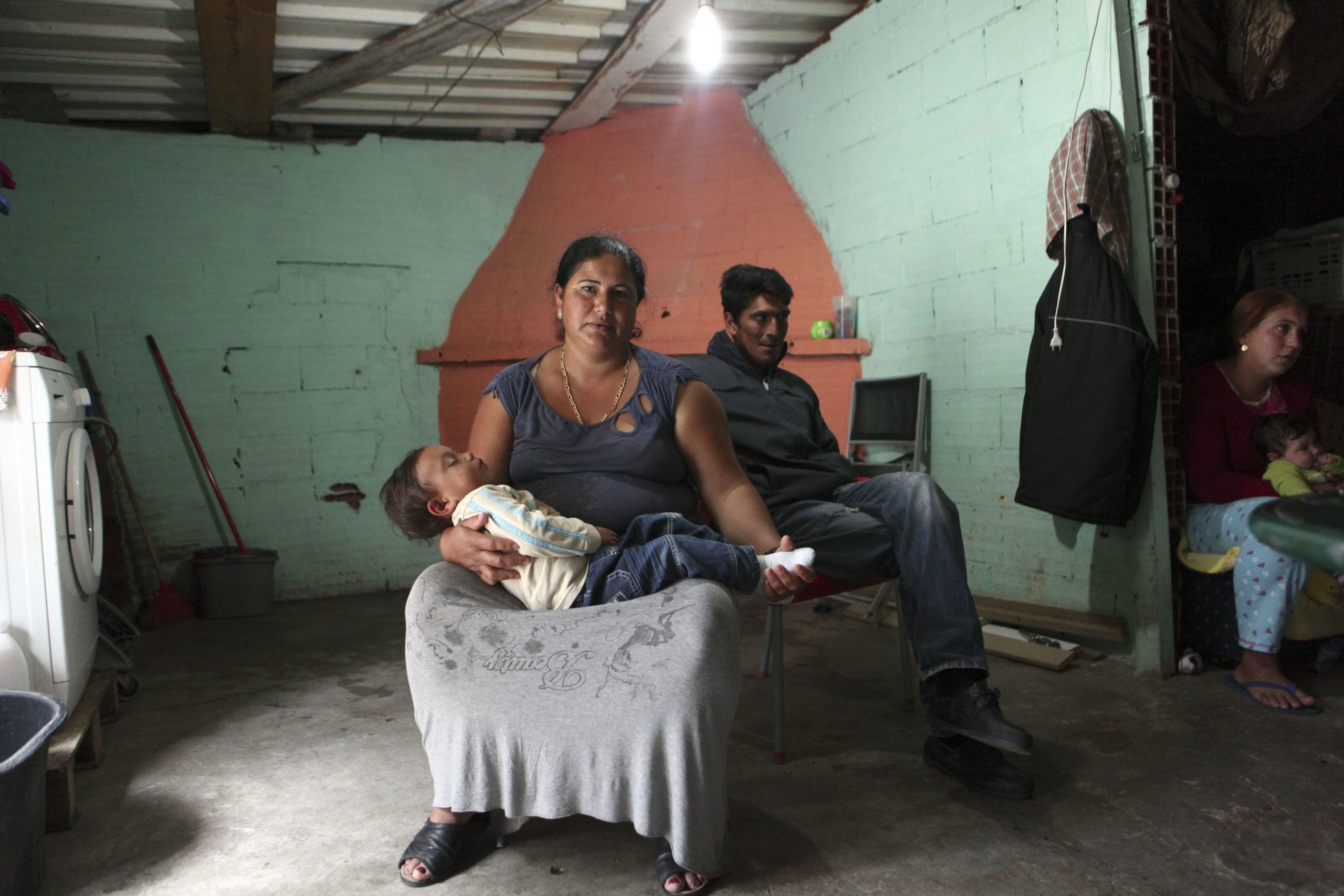 Moradores de bairro precário de Loures voltam a passar Natal às escuras