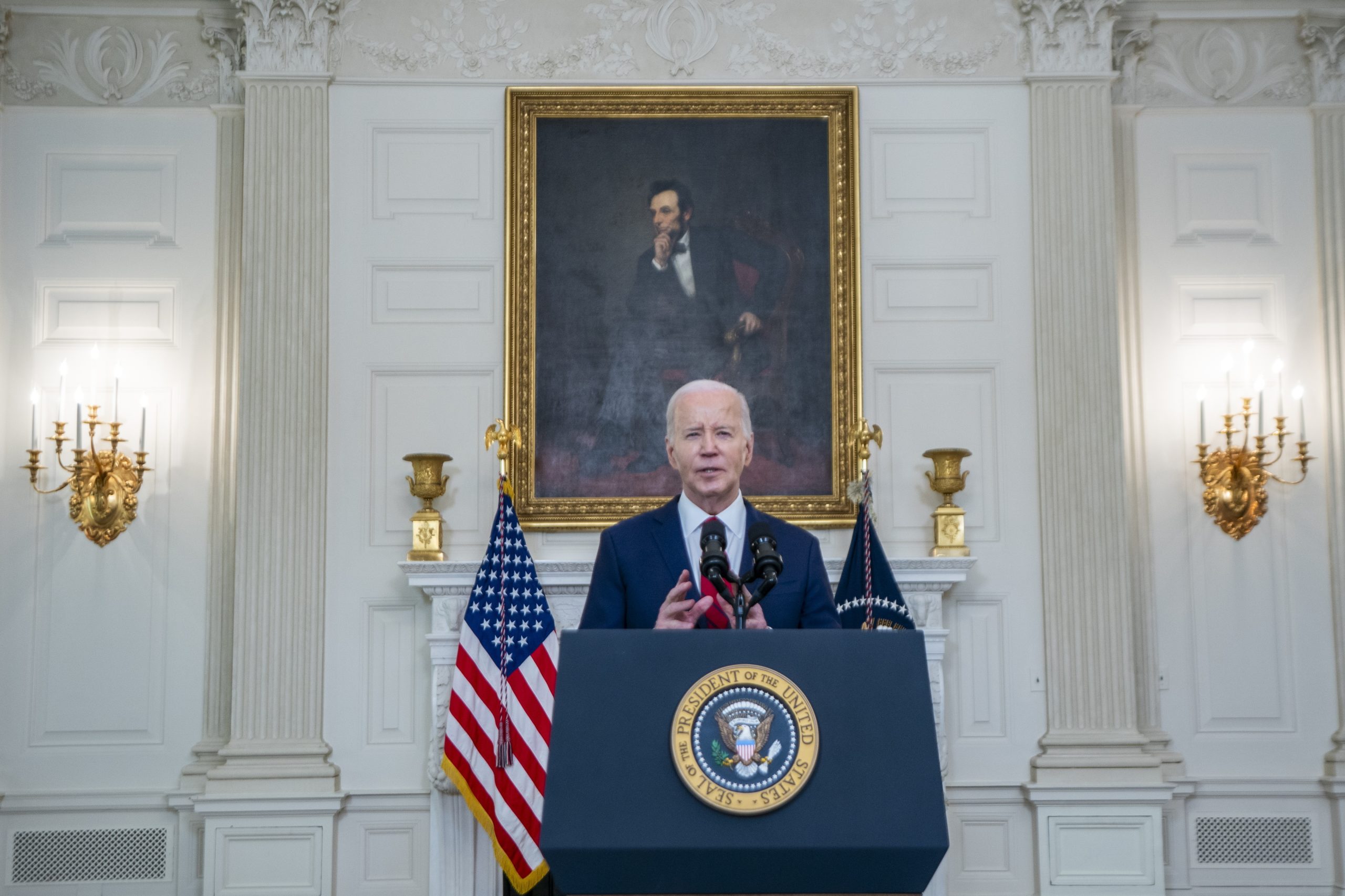 Biden assina pacote de ajuda militar à Ucrânia e envio começa nas próximas horas