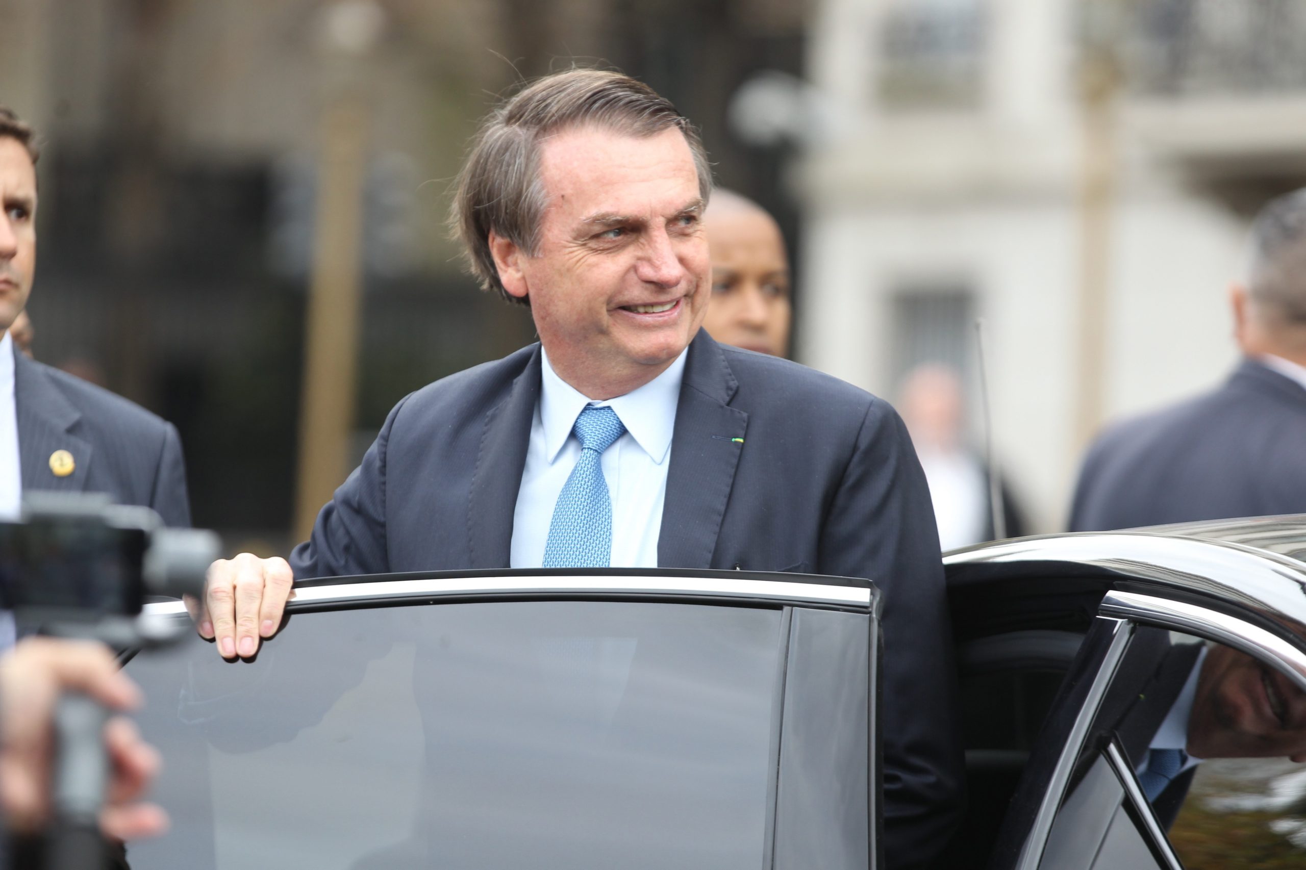 Jair Bolsonaro condecora Sérgio Moro com a Ordem de Mérito Naval