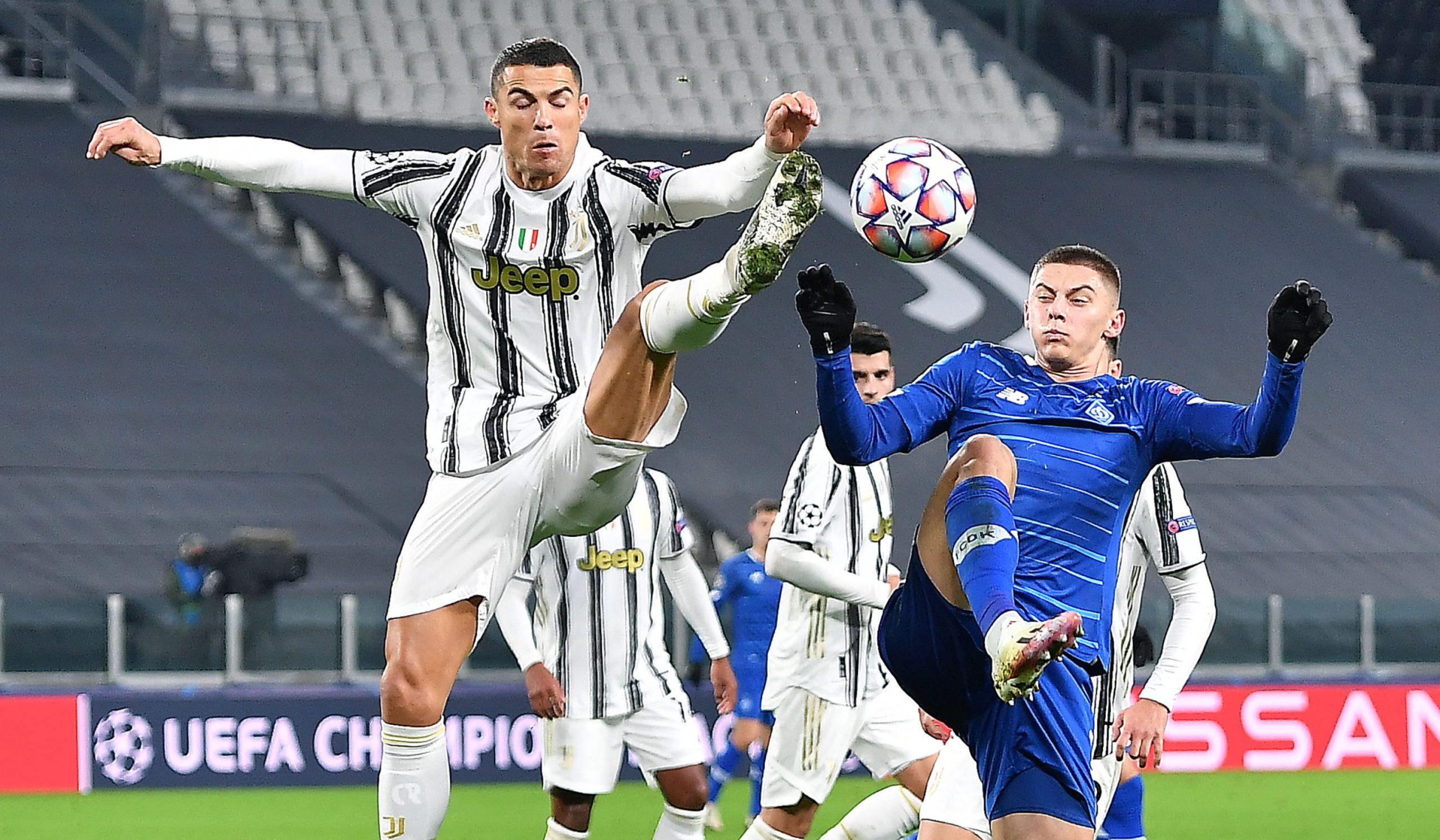 Cristiano Ronaldo e Bruno Fernandes candidatos ao ‘onze’ de 2020 da FIFPro