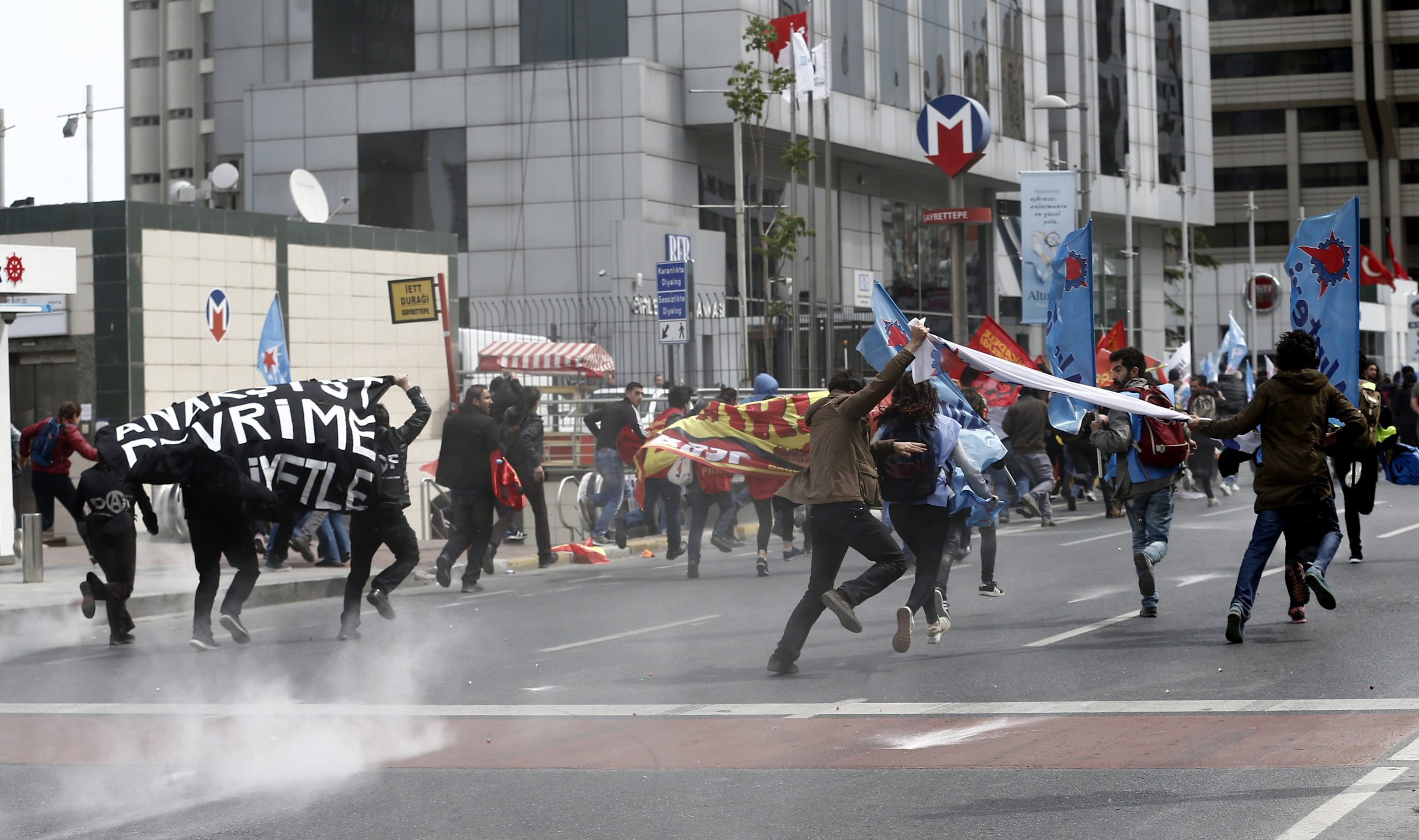 Turquia: Polícia usa gás lacrimogéneo para dispersar manifestantes em Istambul