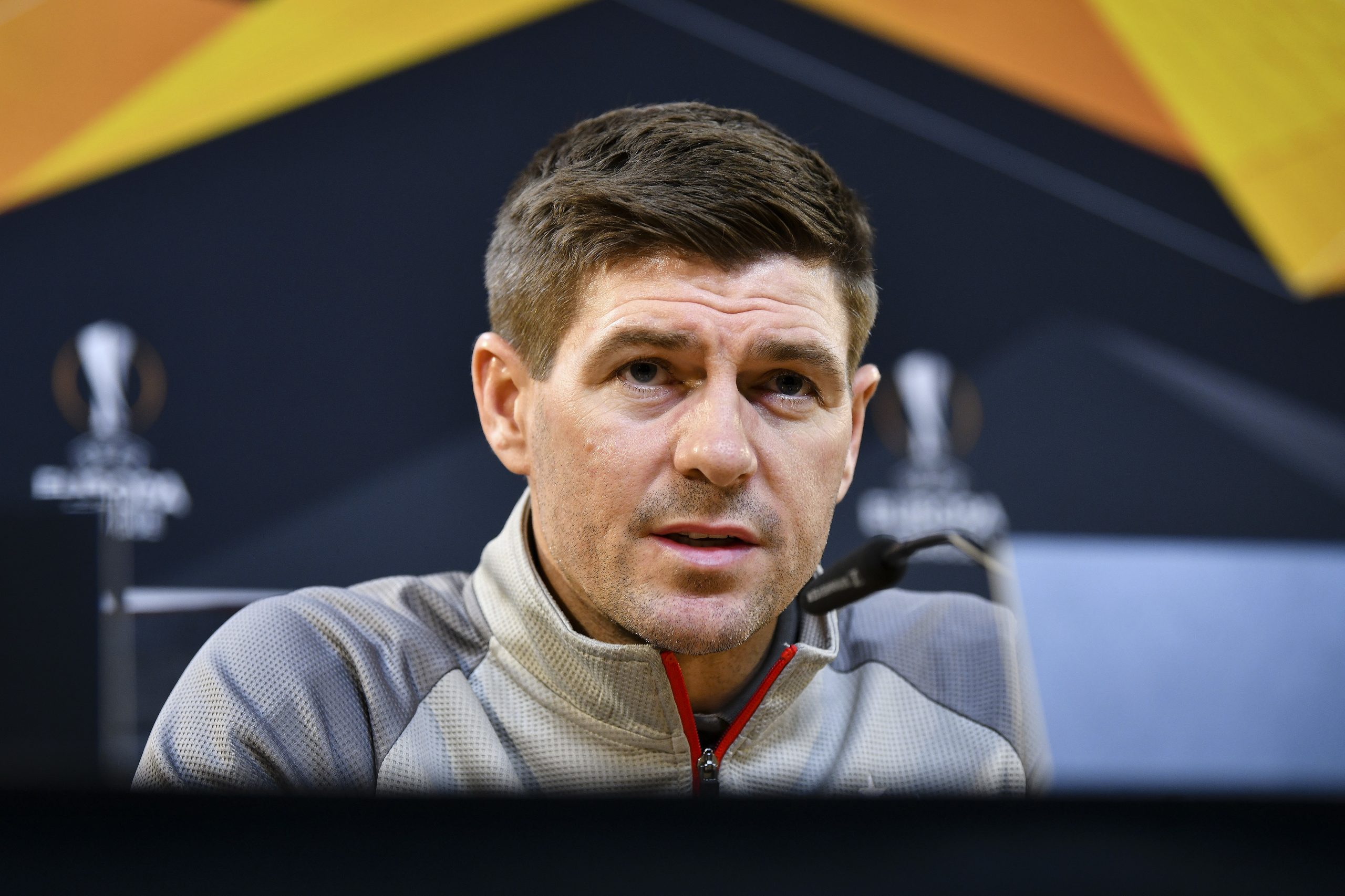 Liga Europa: Gerrard elogia Benfica, mas garante Rangers confiante em resultado positivo