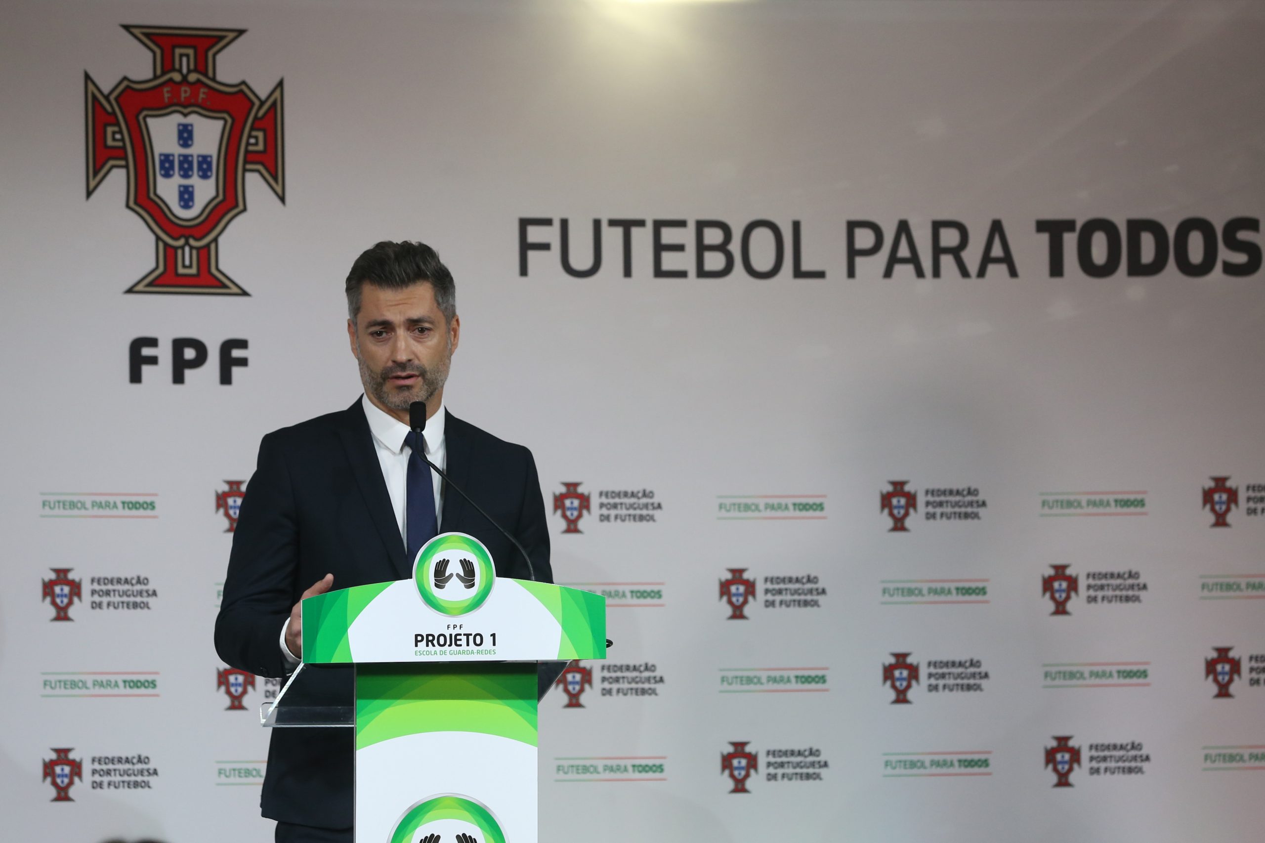 Vitor Baía: Futebol tem um papel importante no combate à violência doméstica